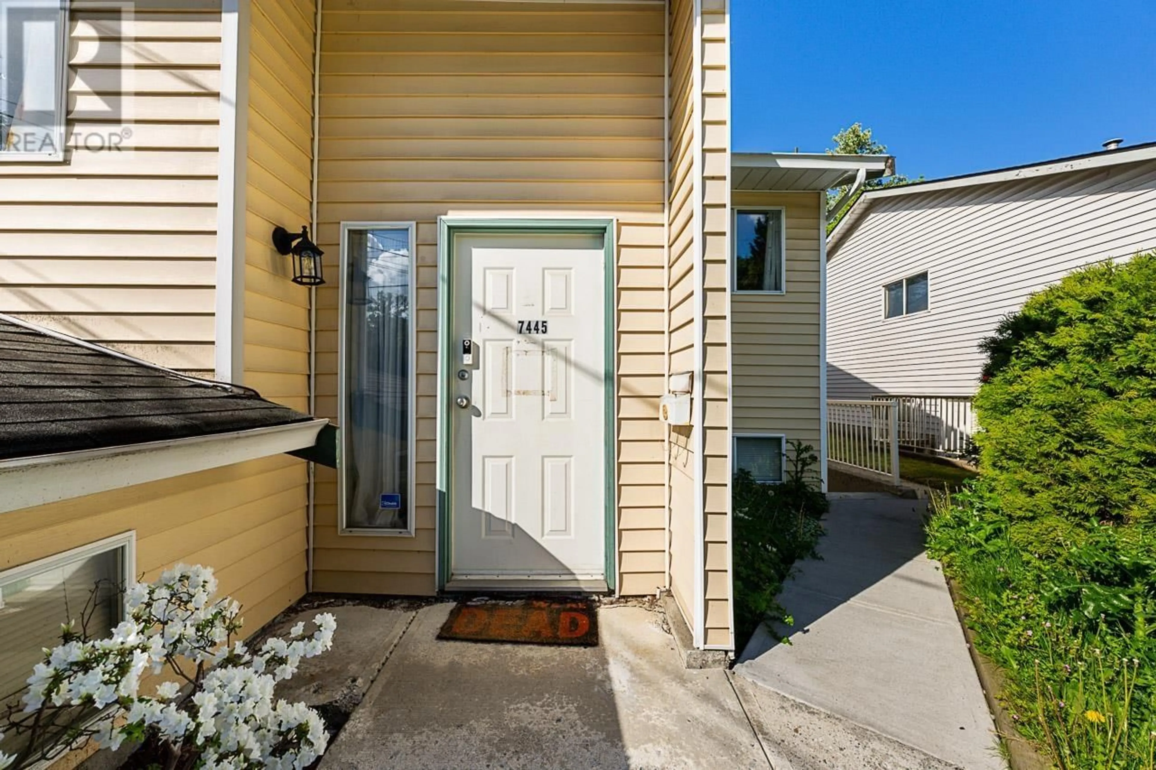 Indoor entryway for 7445 WILLARD STREET, Burnaby British Columbia V3N2W2