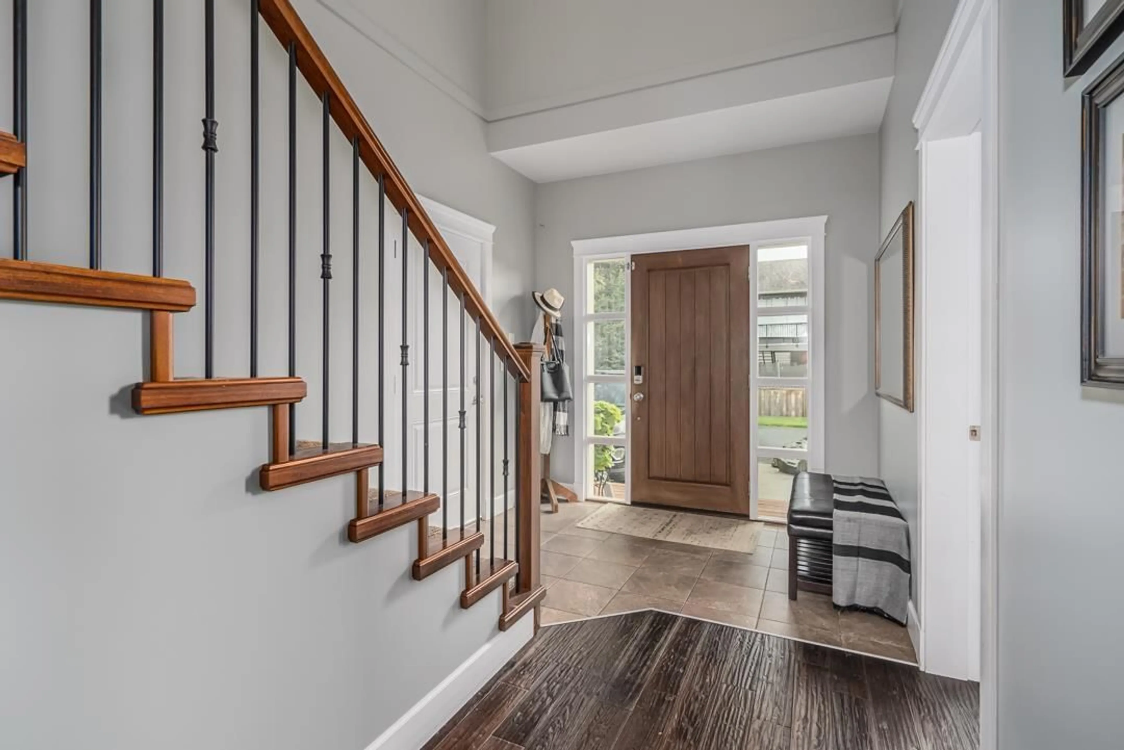 Indoor entryway for 32605 MAYNARD, Mission British Columbia V5S0B7