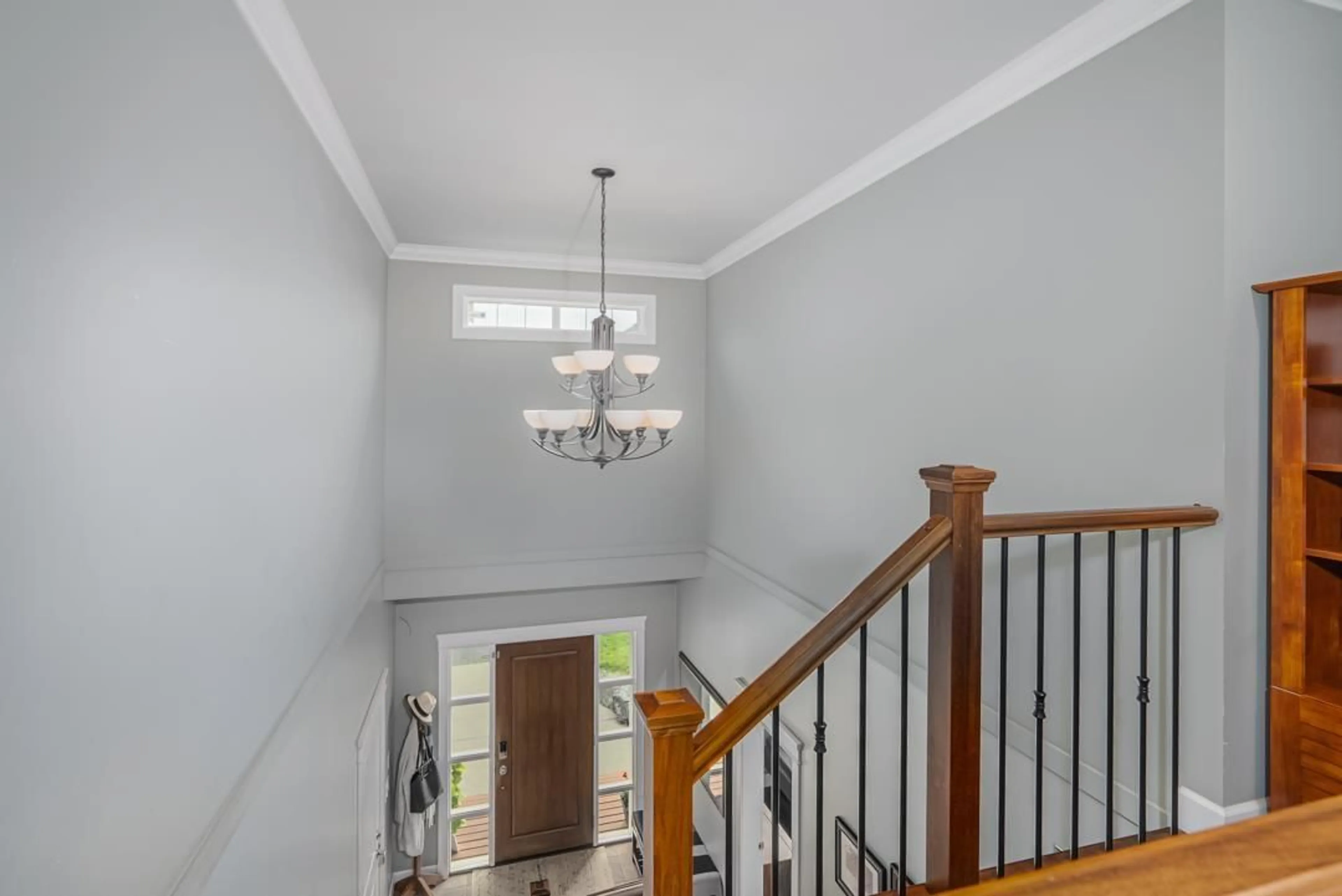 Indoor foyer for 32605 MAYNARD, Mission British Columbia V5S0B7