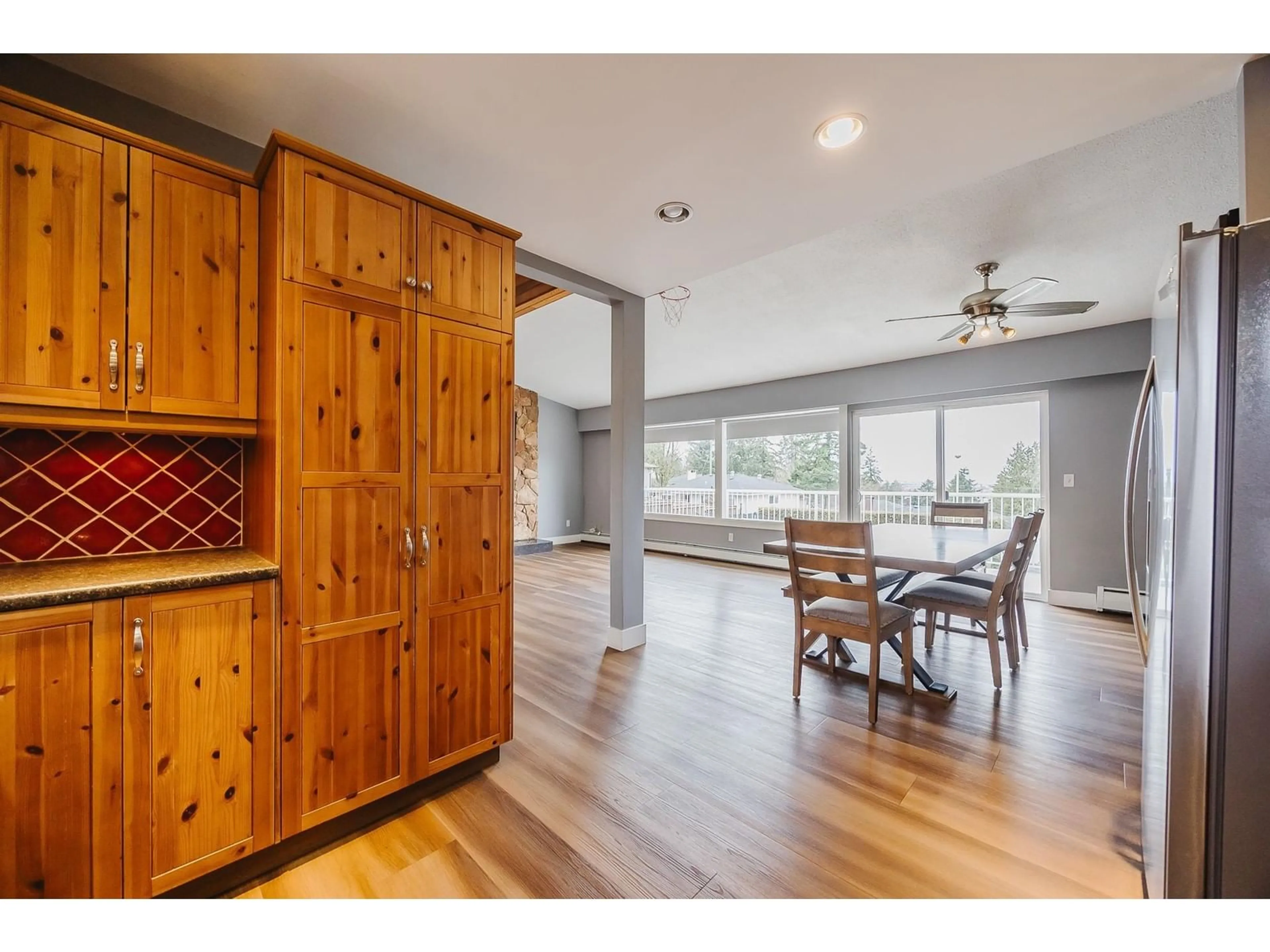 Open concept kitchen, wood/laminate floor for 9749 CROWN, Surrey British Columbia V3V2T7