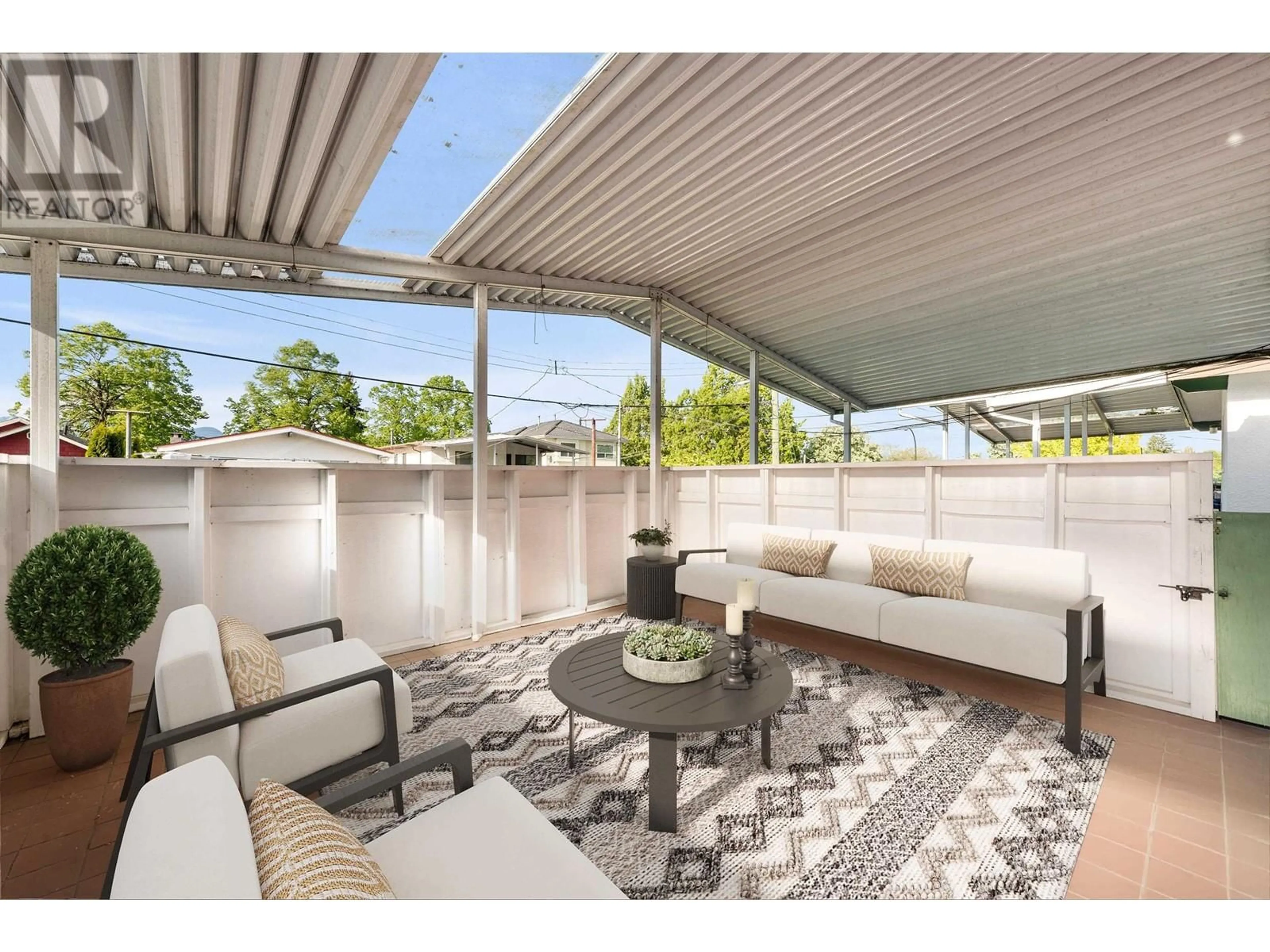 Patio, street for 2081 27TH AVENUE, Vancouver British Columbia V5N2W7