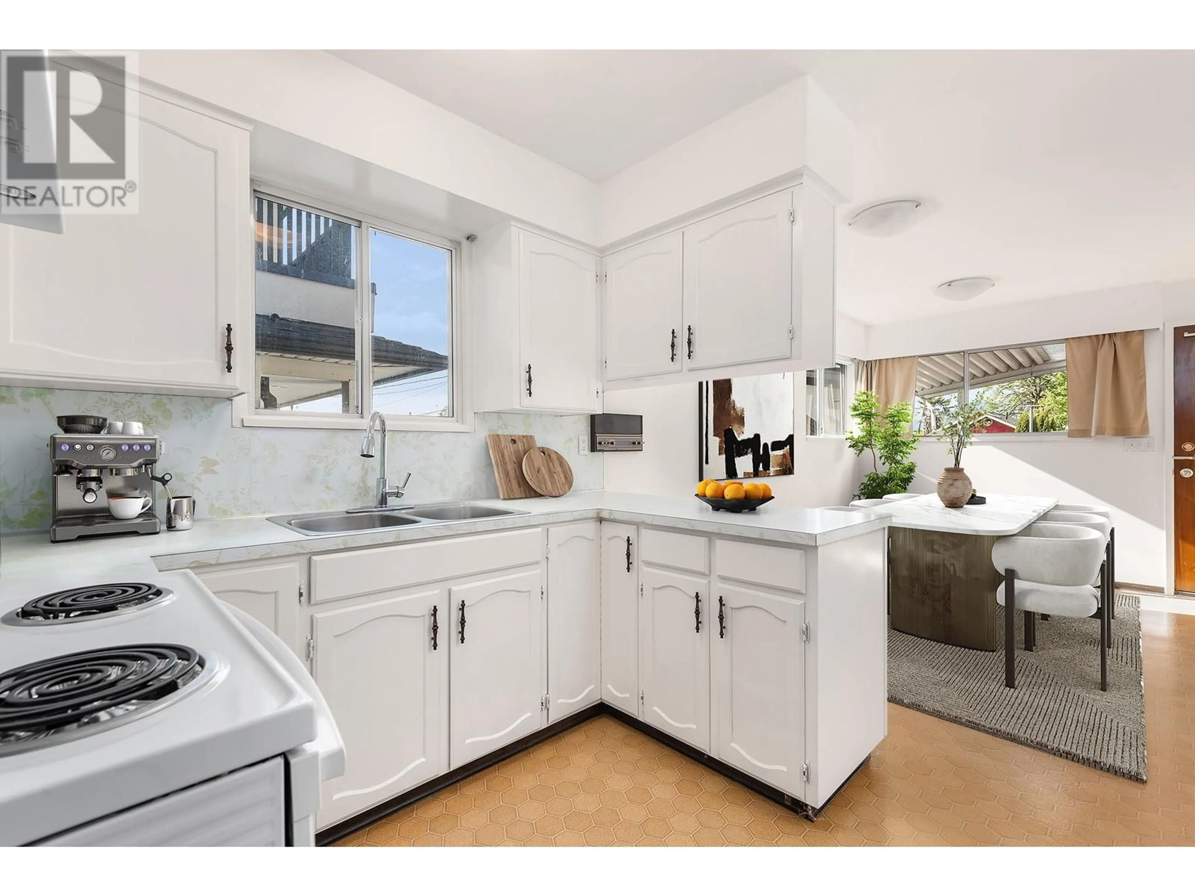 Standard kitchen, ceramic/tile floor for 2081 27TH AVENUE, Vancouver British Columbia V5N2W7
