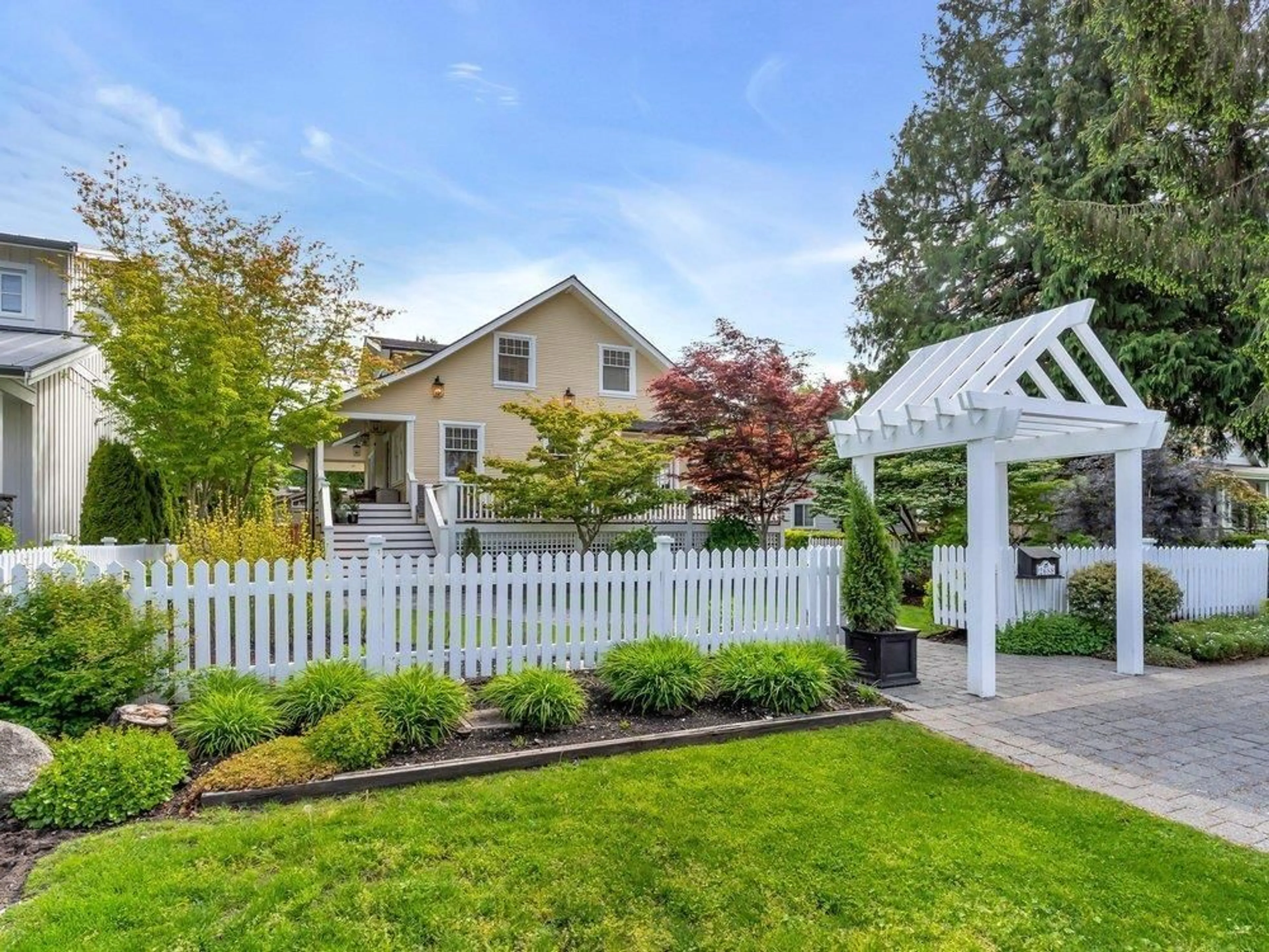 Home with vinyl exterior material, street for 2688 MCBRIDE, Surrey British Columbia V4A3G1