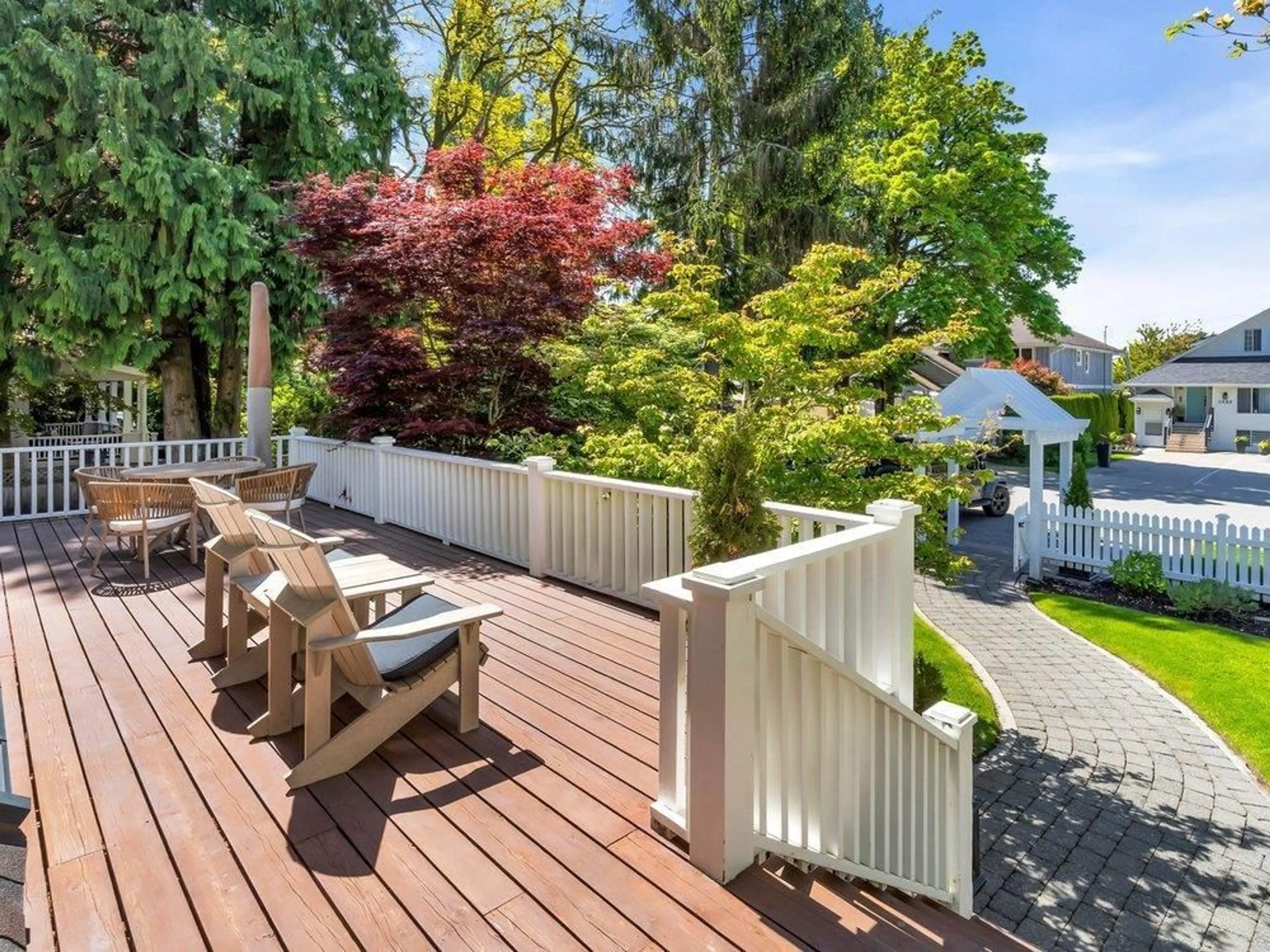 Patio, street for 2688 MCBRIDE, Surrey British Columbia V4A3G1