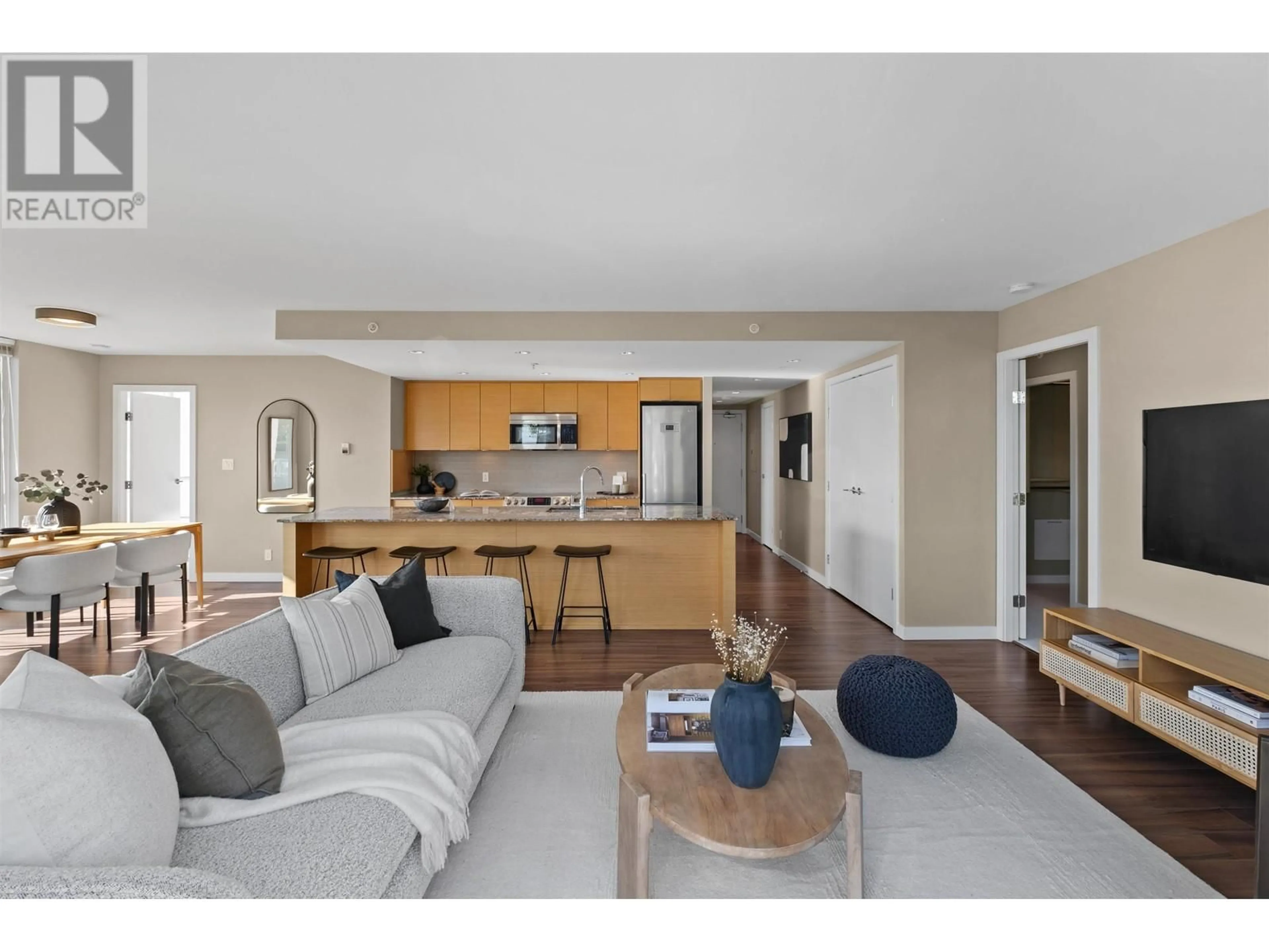 Living room with furniture, unknown for 701 - 135 17TH STREET, North Vancouver British Columbia V7L0C4