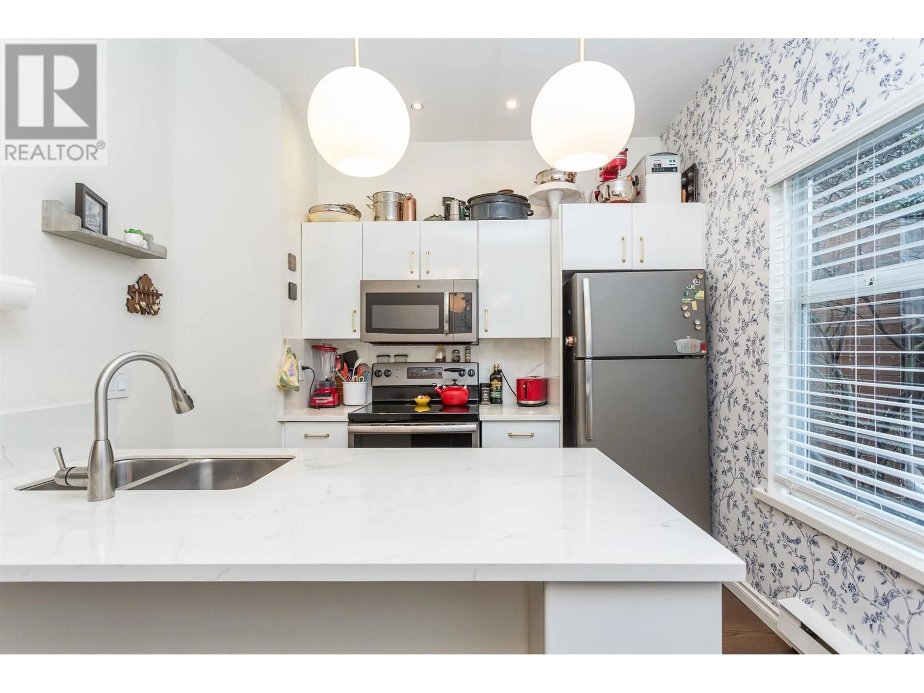 Open concept kitchen, ceramic/tile floor for 819 7TH AVENUE, Vancouver British Columbia V5Z1C2
