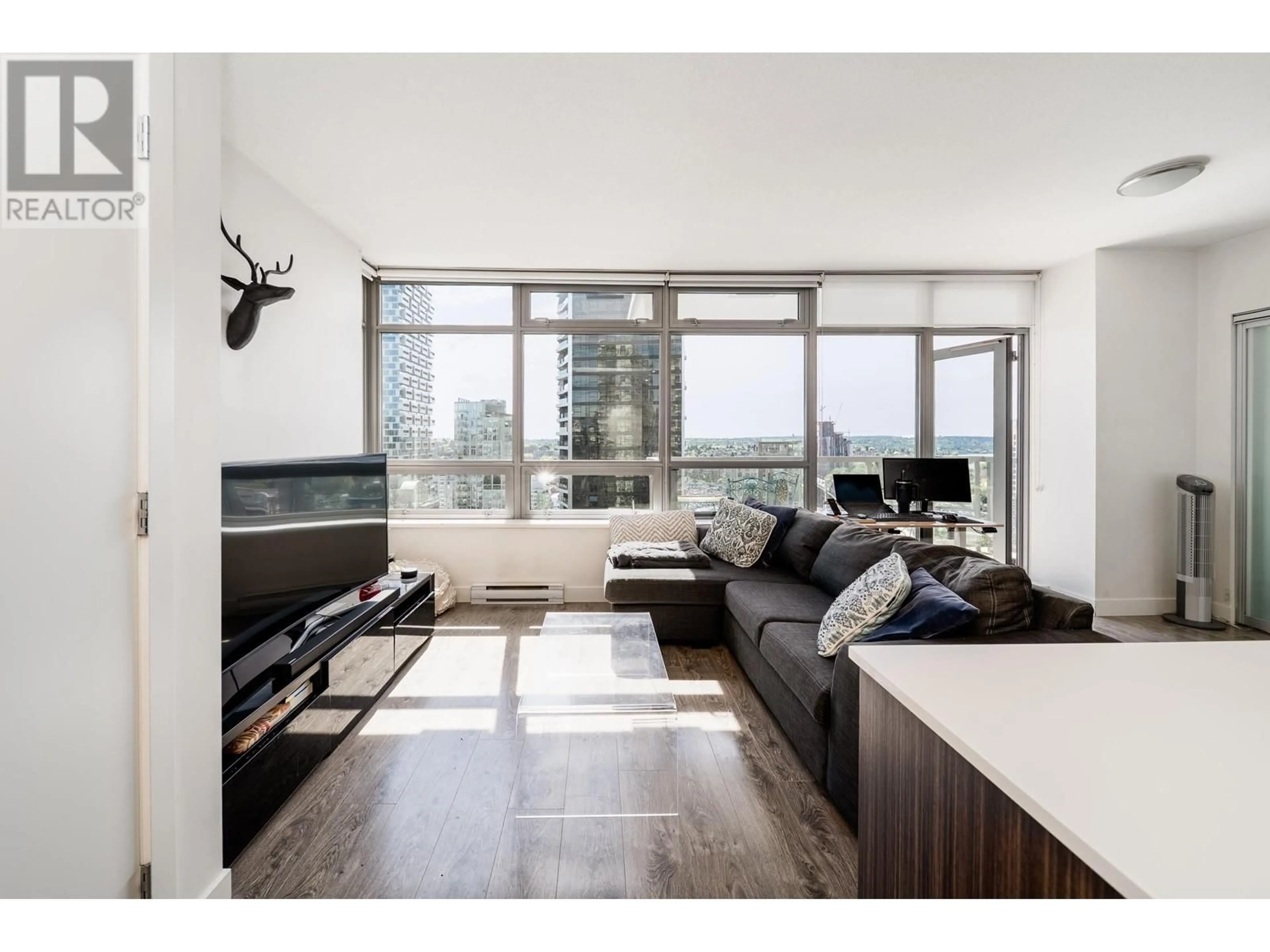 Living room with furniture, wood/laminate floor for 2308 - 1308 HORNBY STREET, Vancouver British Columbia V6Z0C5