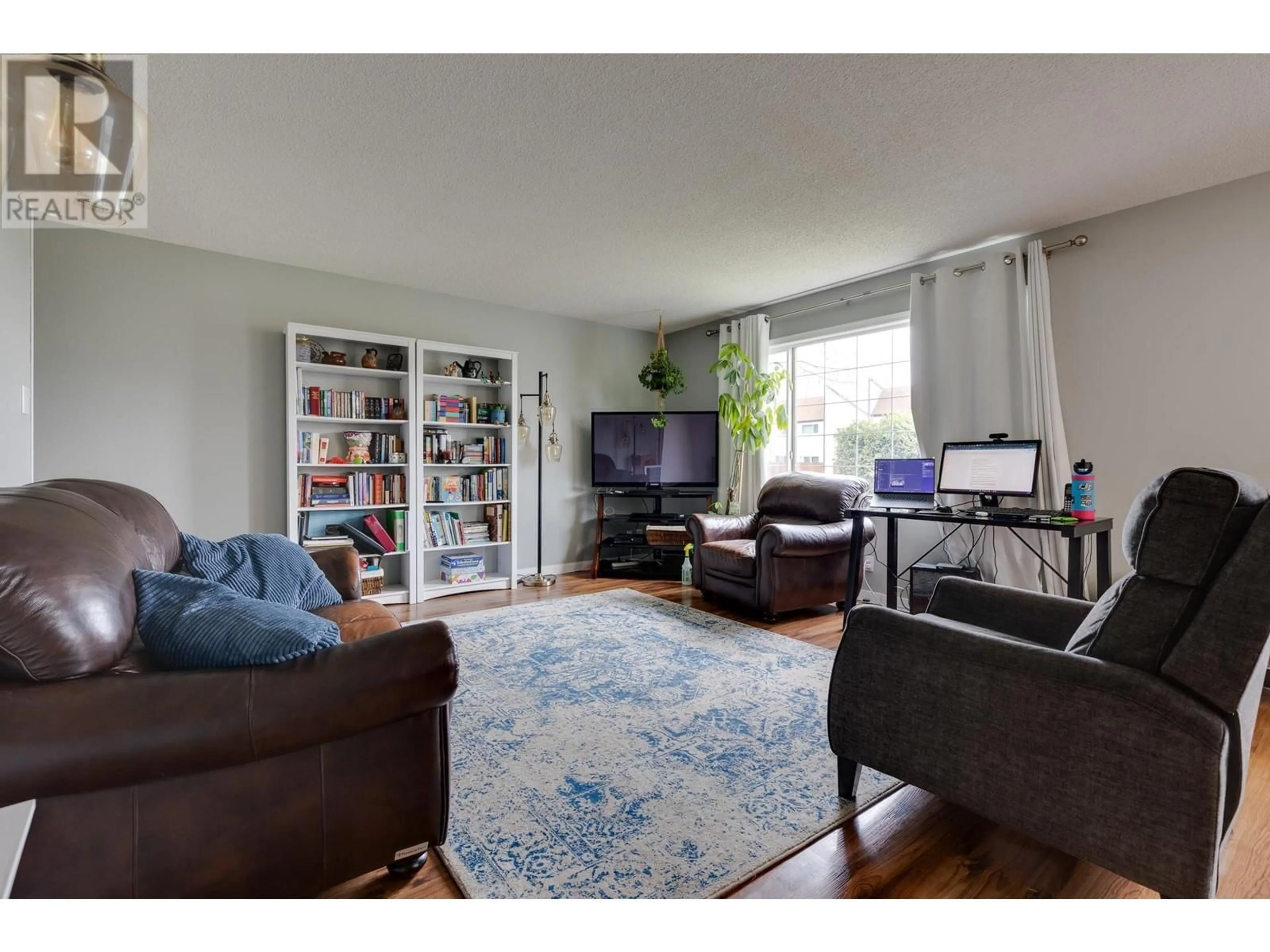 Living room with furniture, wood/laminate floor for 539 PILOT STREET, Prince George British Columbia V2M5H9