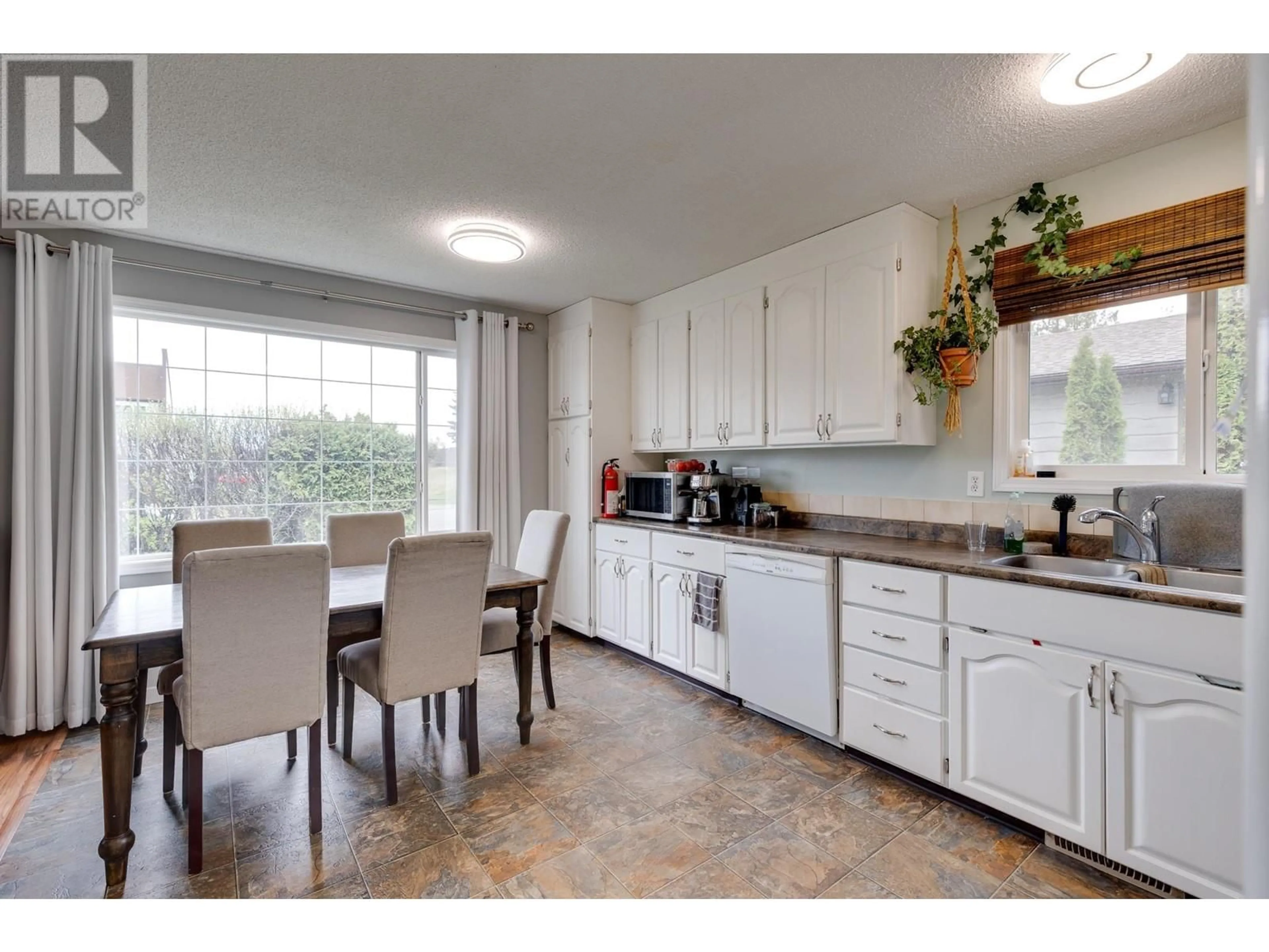 Open concept kitchen, ceramic/tile floor for 539 PILOT STREET, Prince George British Columbia V2M5H9