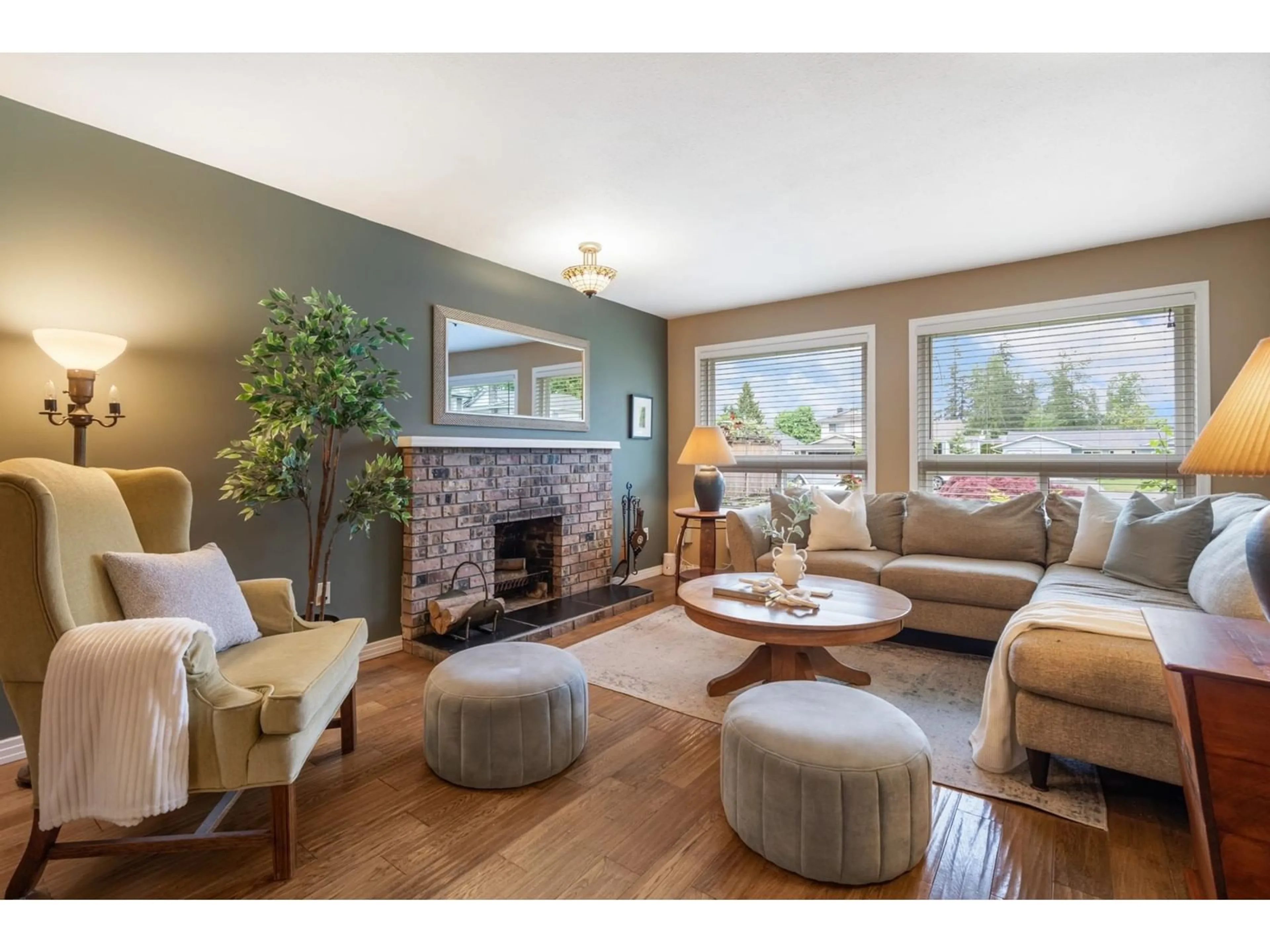 Living room with furniture, unknown for 21422 94B, Langley British Columbia V1M1T3