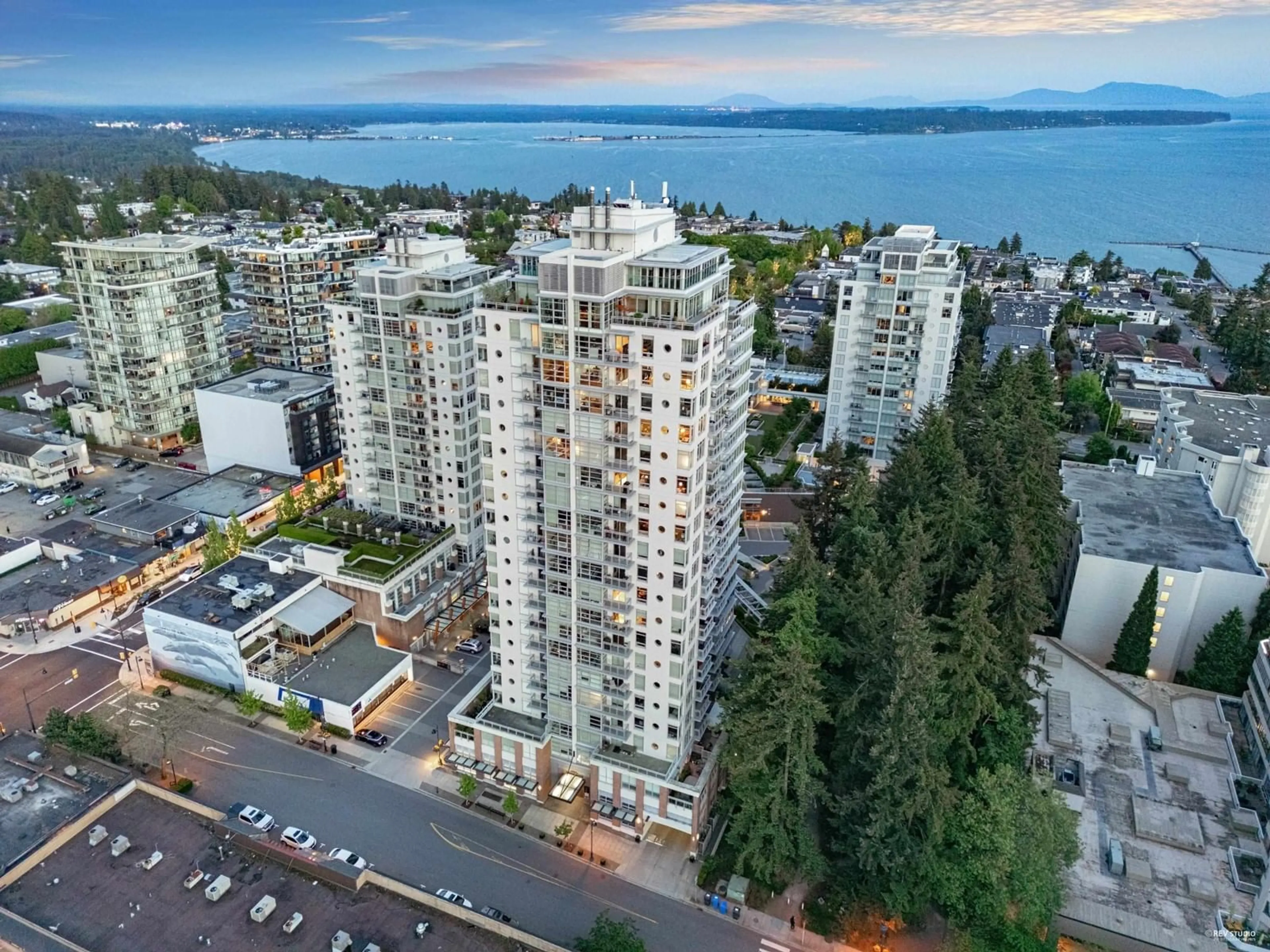 A pic from outside/outdoor area/front of a property/back of a property/a pic from drone, city buildings view from balcony for 1905 - 15152 RUSSELL, White Rock British Columbia V4B0A3