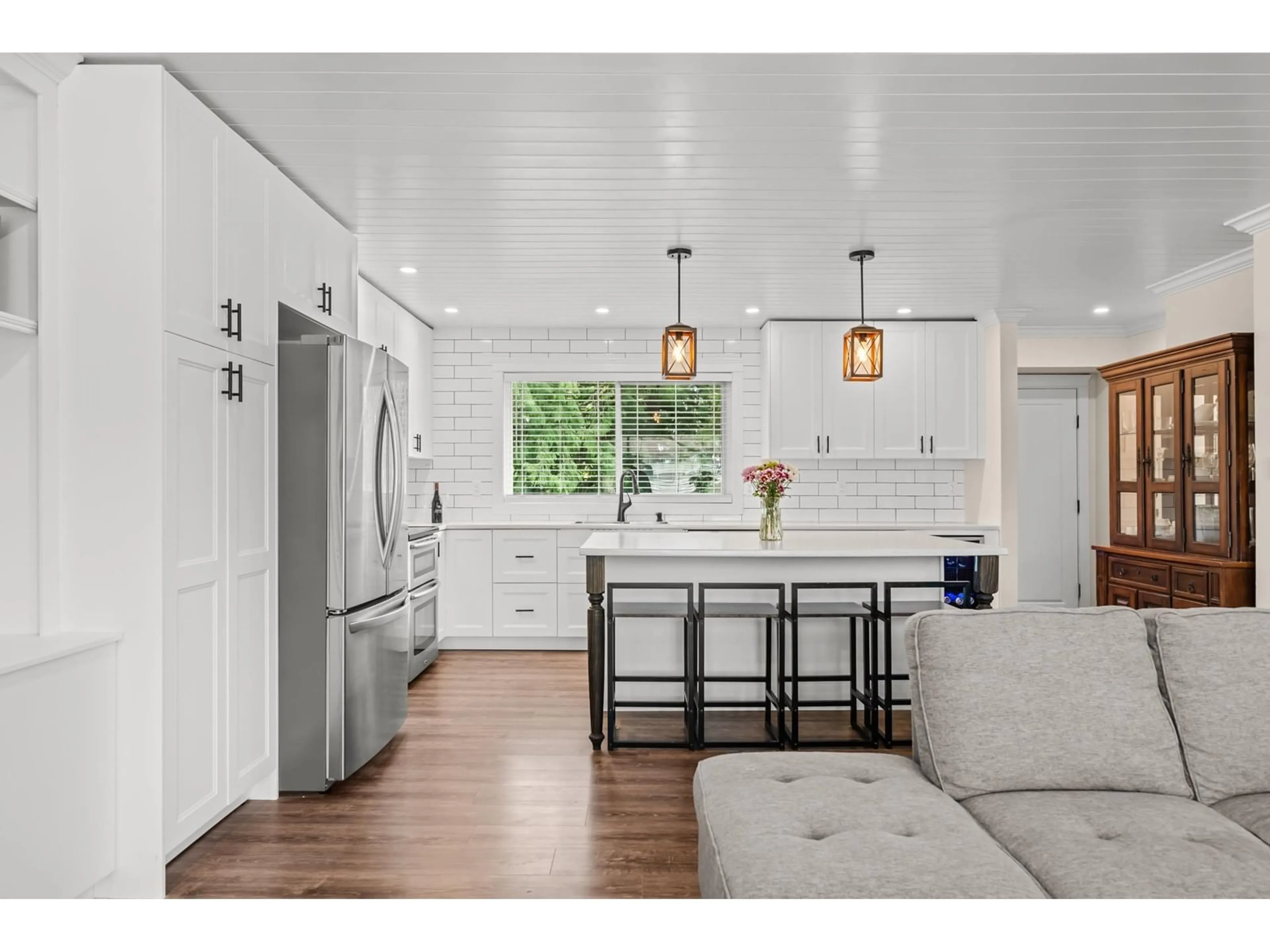 Open concept kitchen, unknown for 18296 59A, Surrey British Columbia V3S5M5