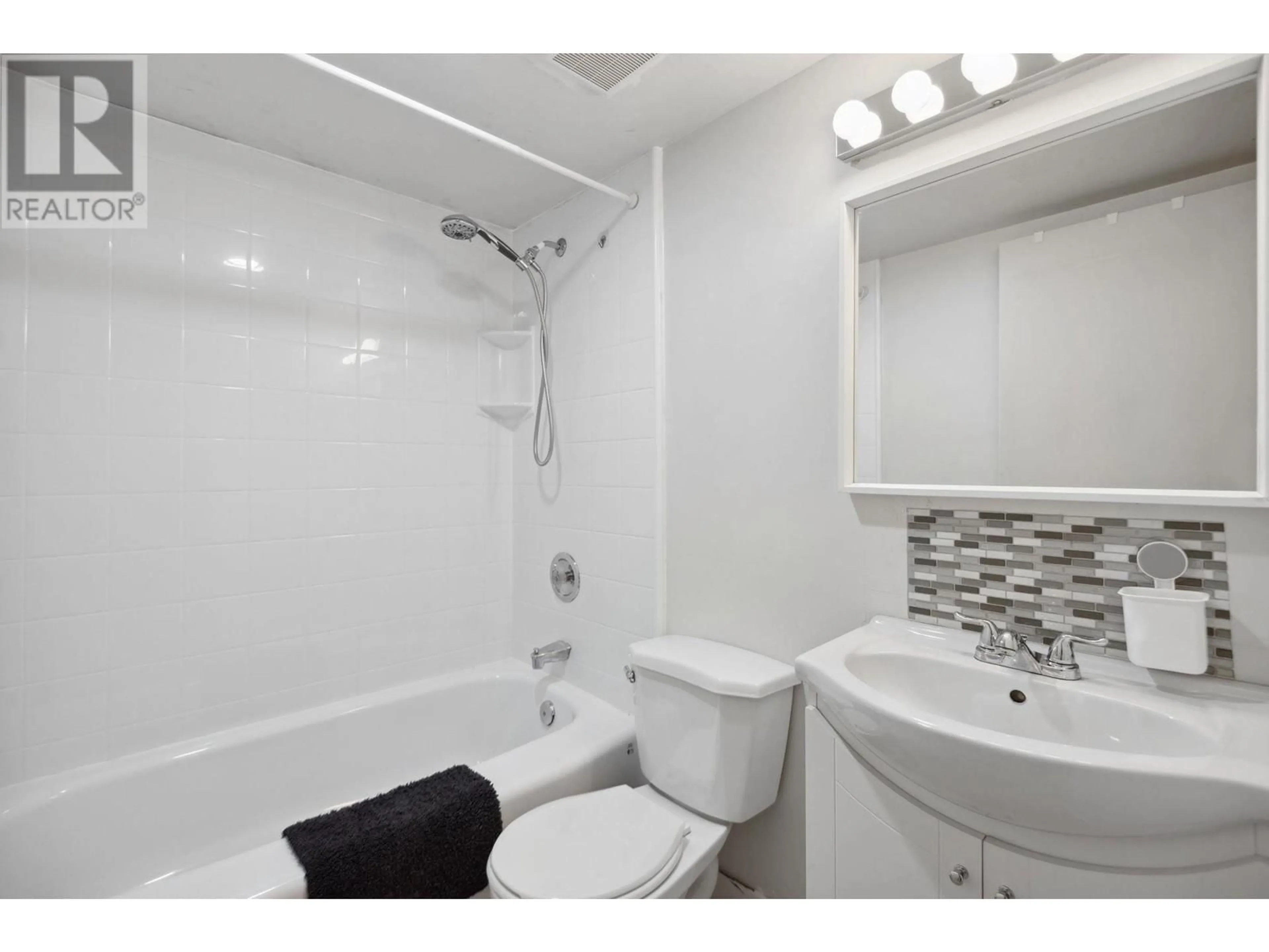 Standard bathroom, ceramic/tile floor for 3961 SPRINGTREE DRIVE, Vancouver British Columbia V6L3E2