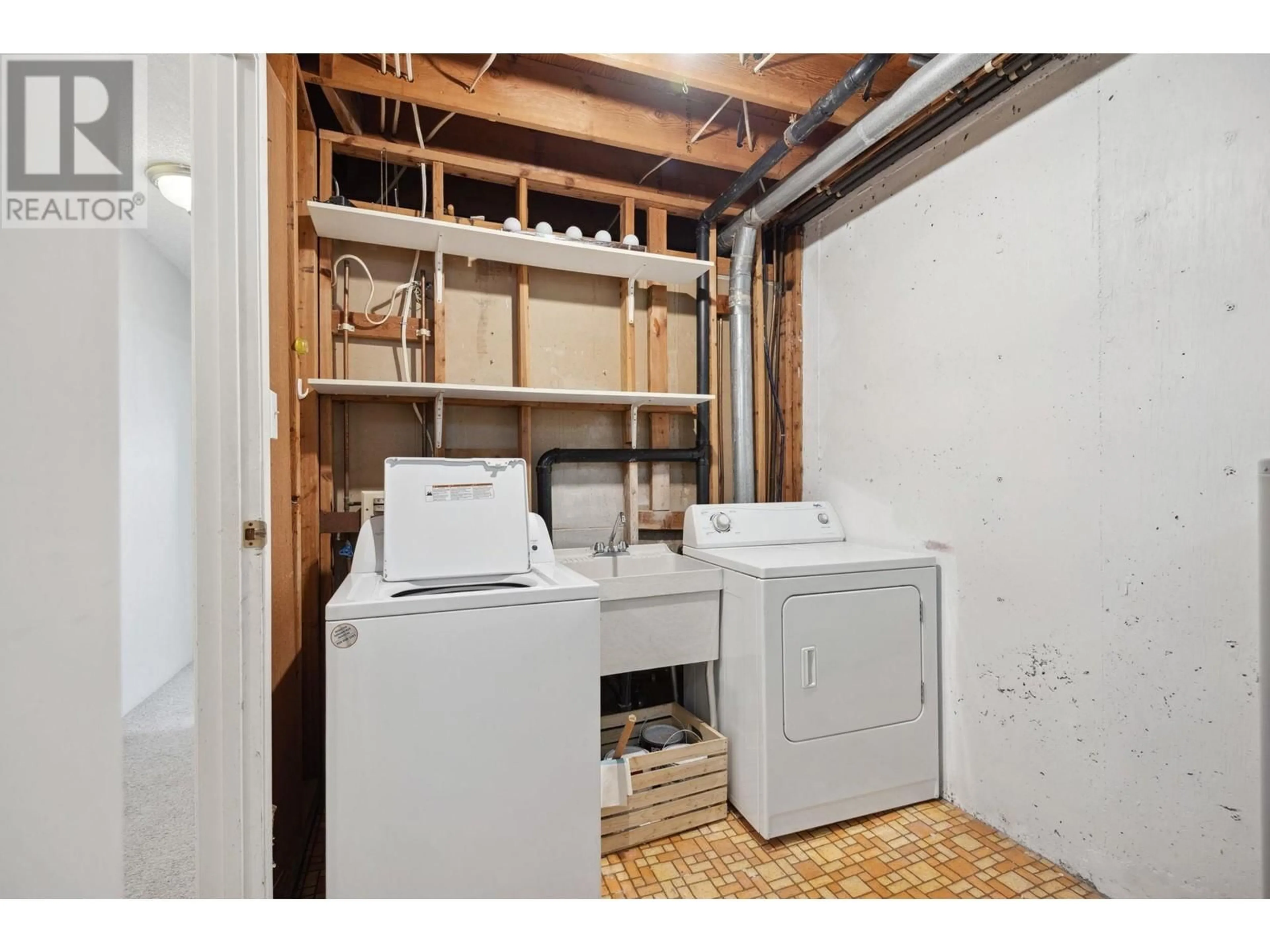 Laundry room for 3961 SPRINGTREE DRIVE, Vancouver British Columbia V6L3E2
