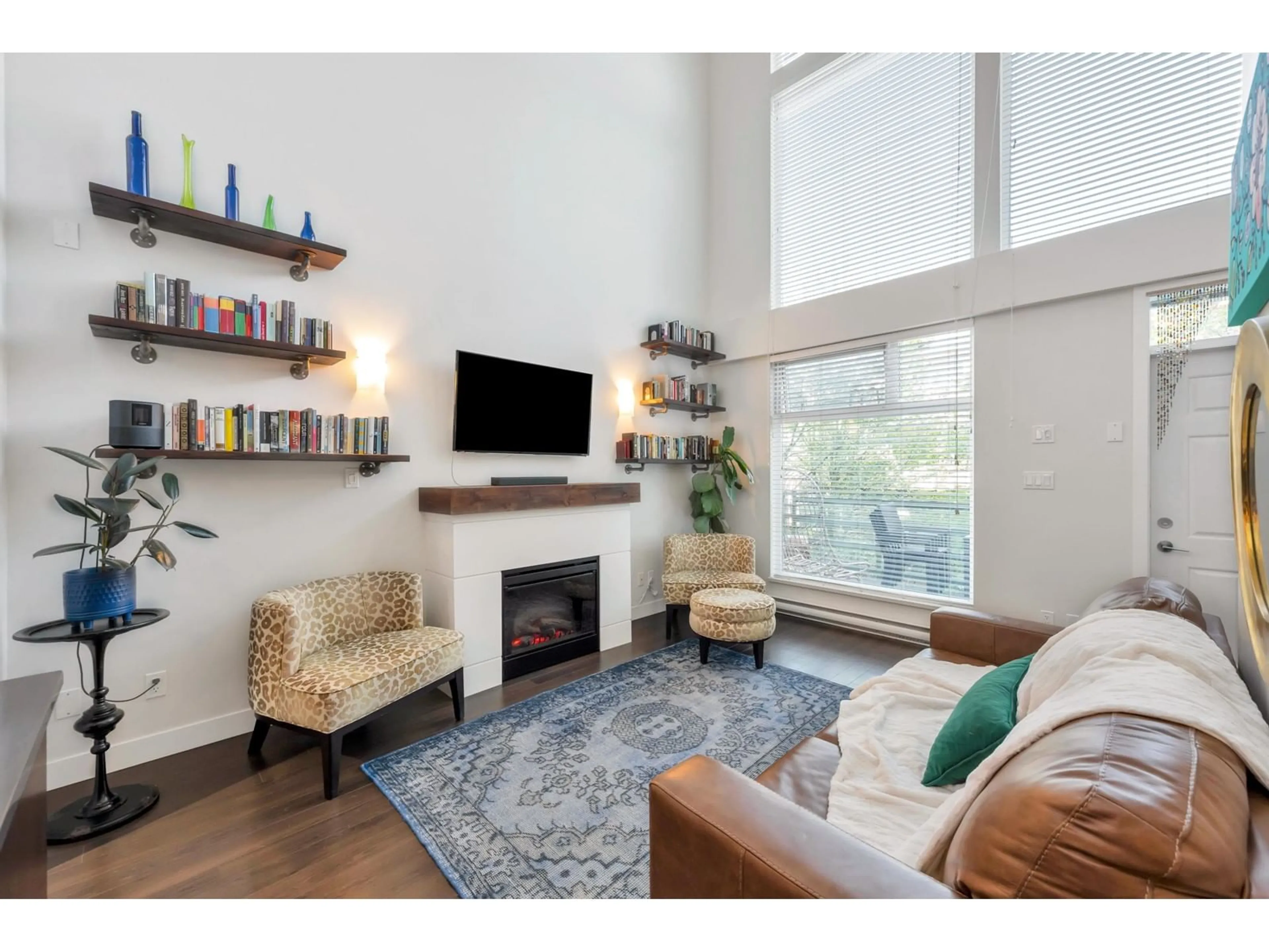 Living room with furniture, wood/laminate floor for 12 - 15850 26, Surrey British Columbia V3S2N6