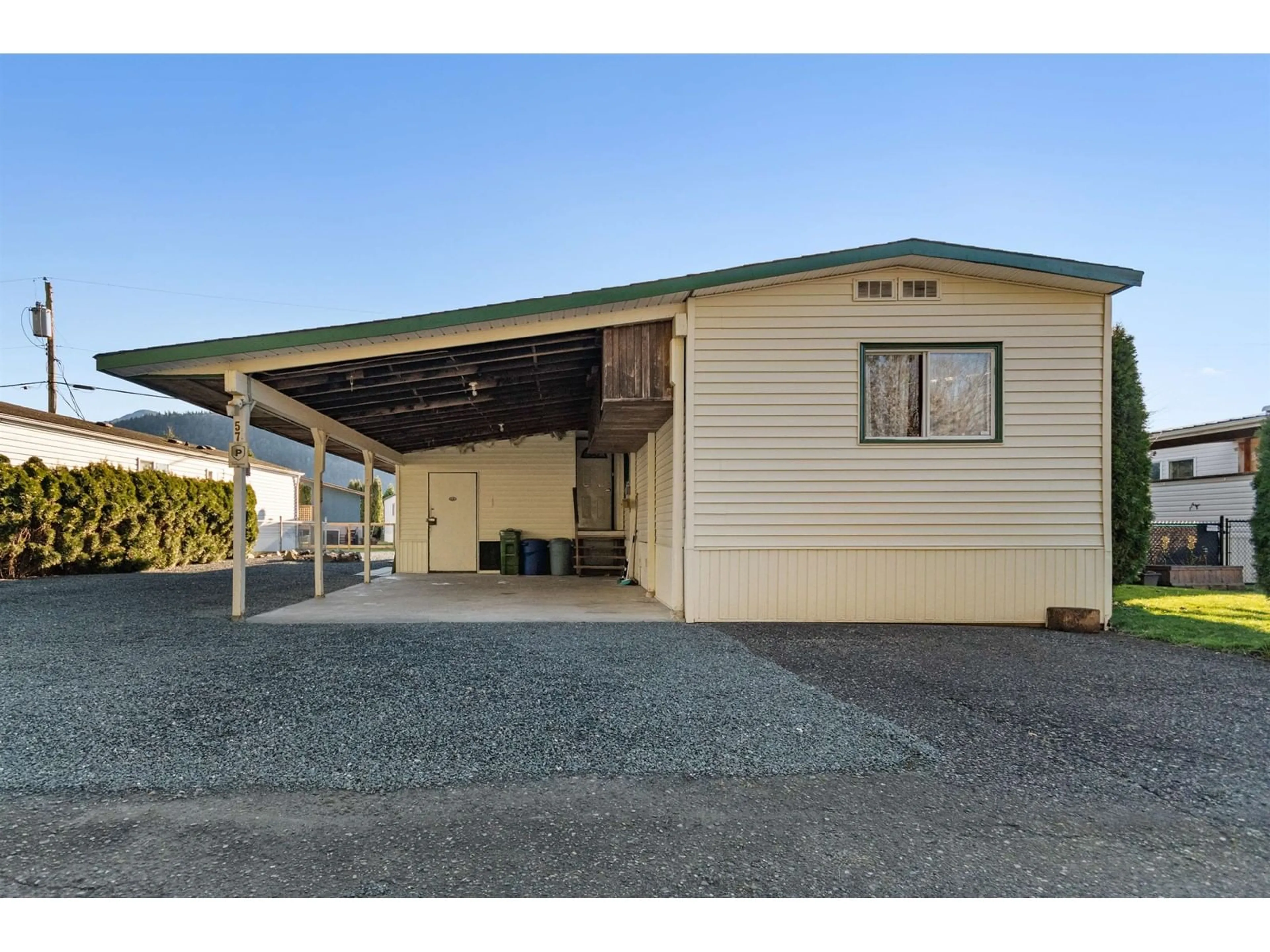 Indoor garage for 57 - 5742 UNSWORTH ROAD, Chilliwack British Columbia V2R4P5