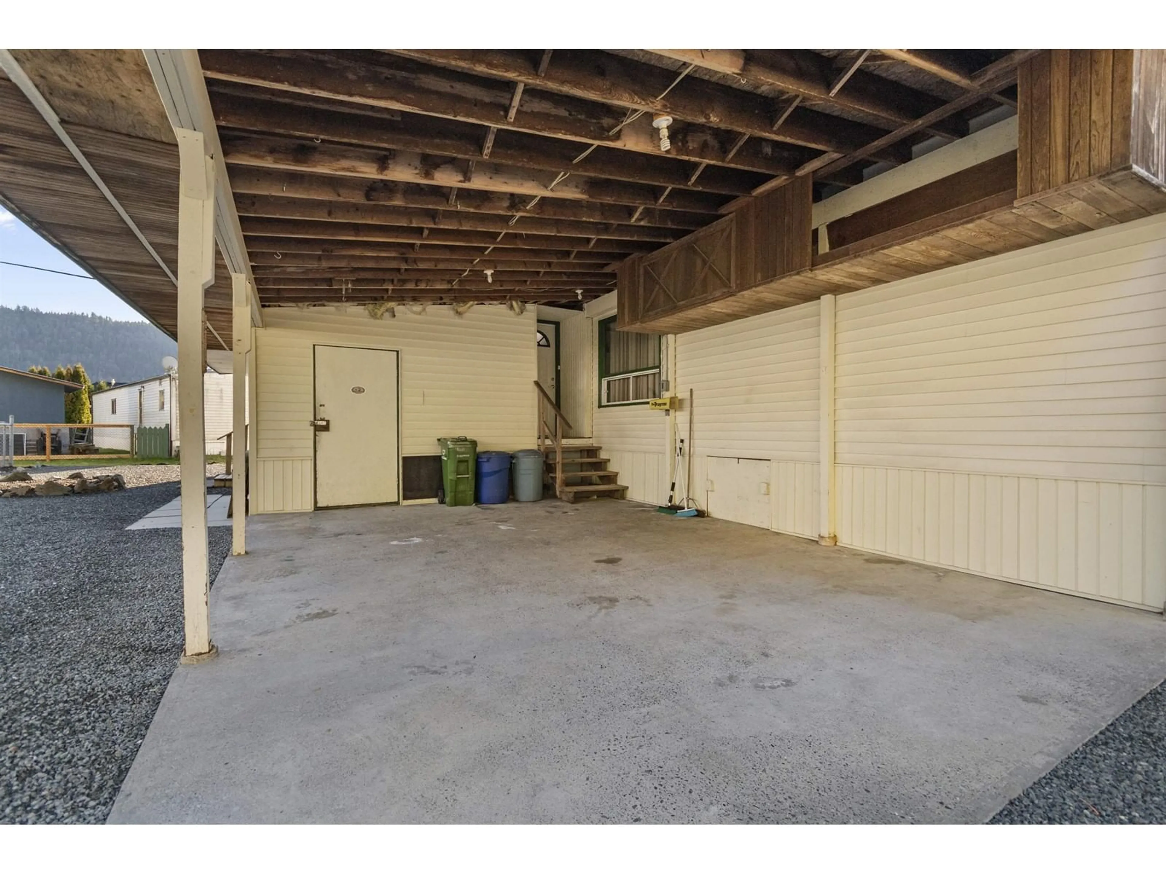 Indoor garage for 57 - 5742 UNSWORTH ROAD, Chilliwack British Columbia V2R4P5