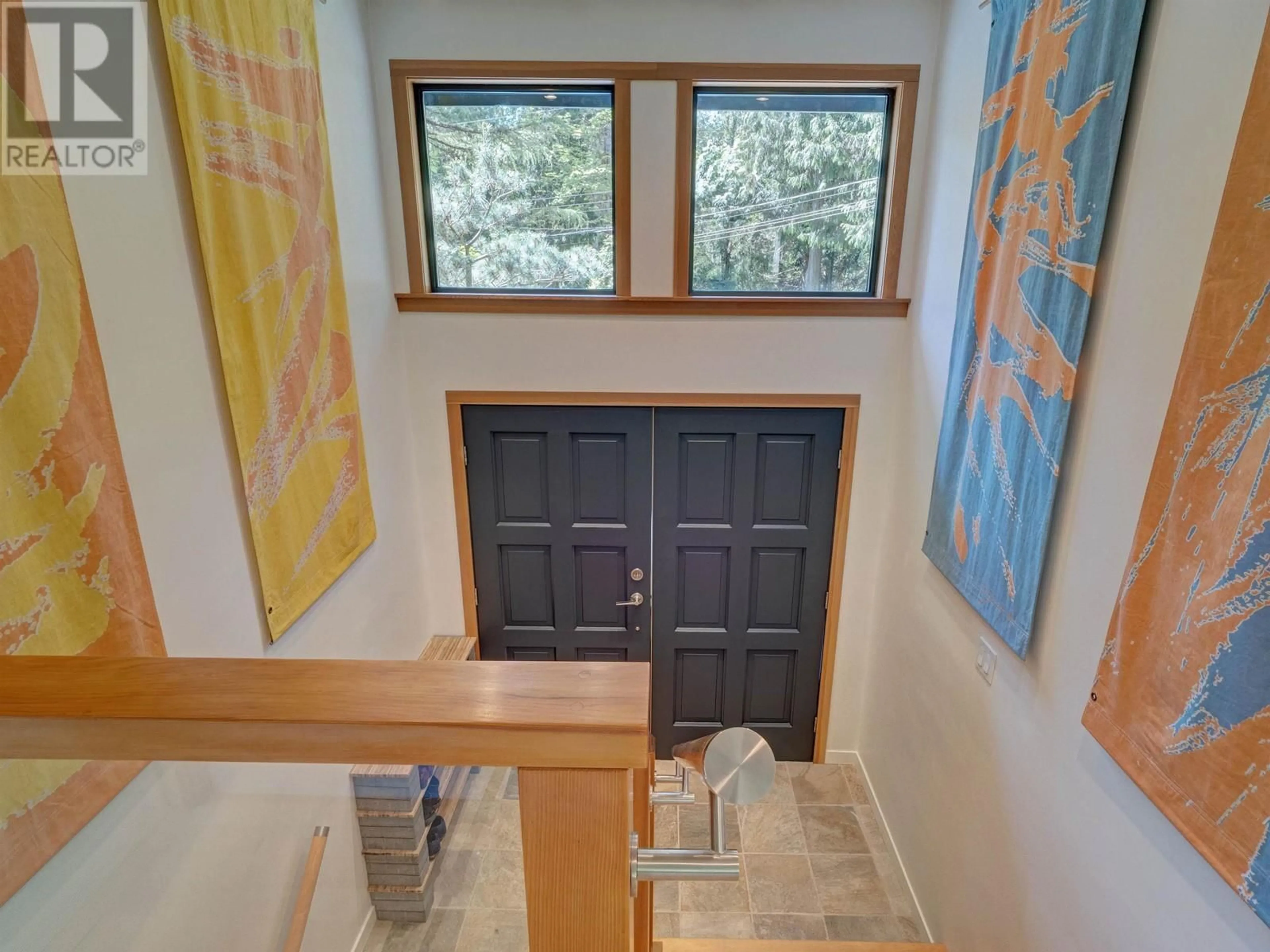 Indoor entryway for 1506 HENDERSON AVENUE, Roberts Creek British Columbia V0N2W2