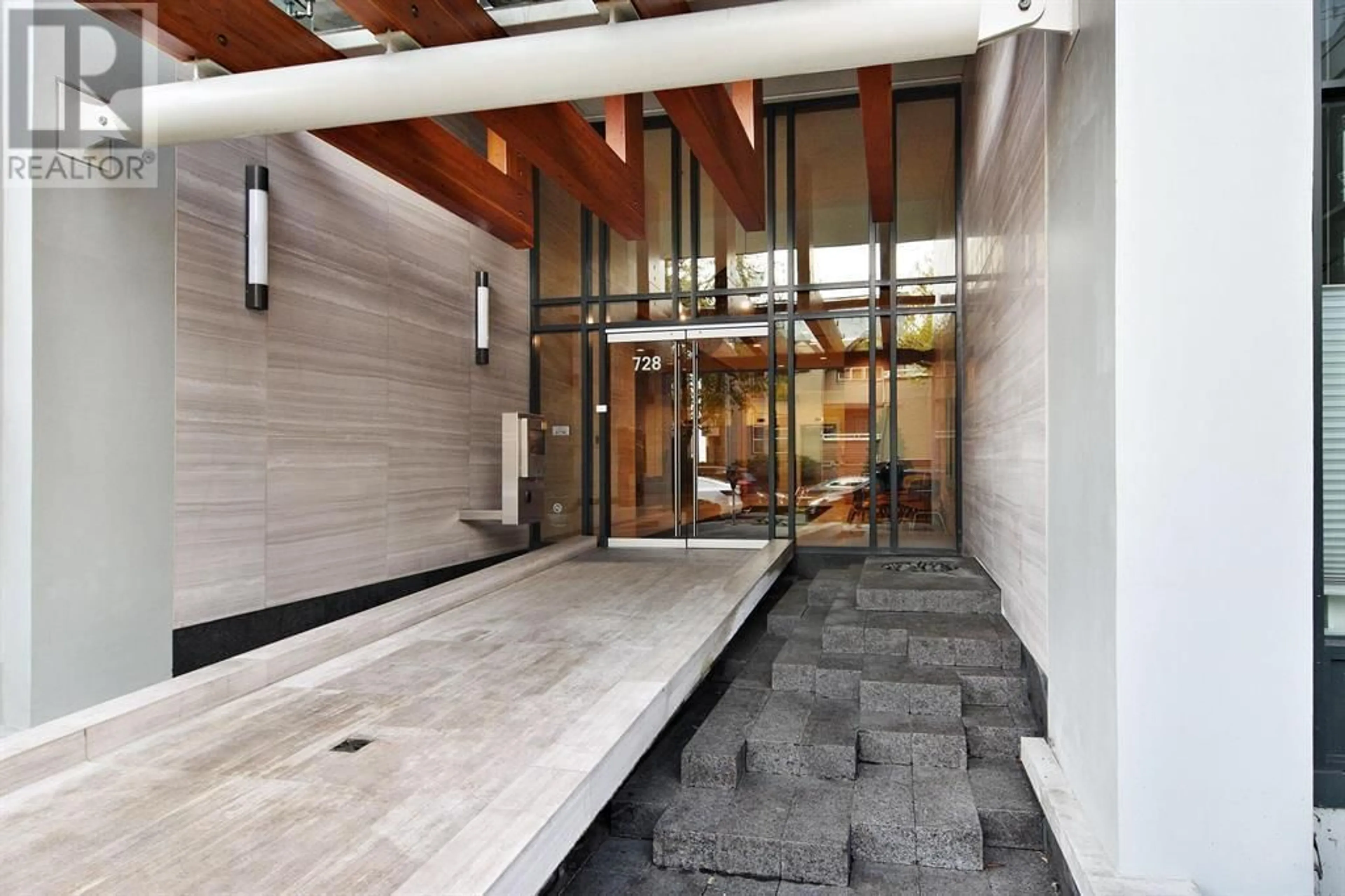 Indoor foyer for 308 - 728 8TH AVENUE, Vancouver British Columbia V5Z0B8