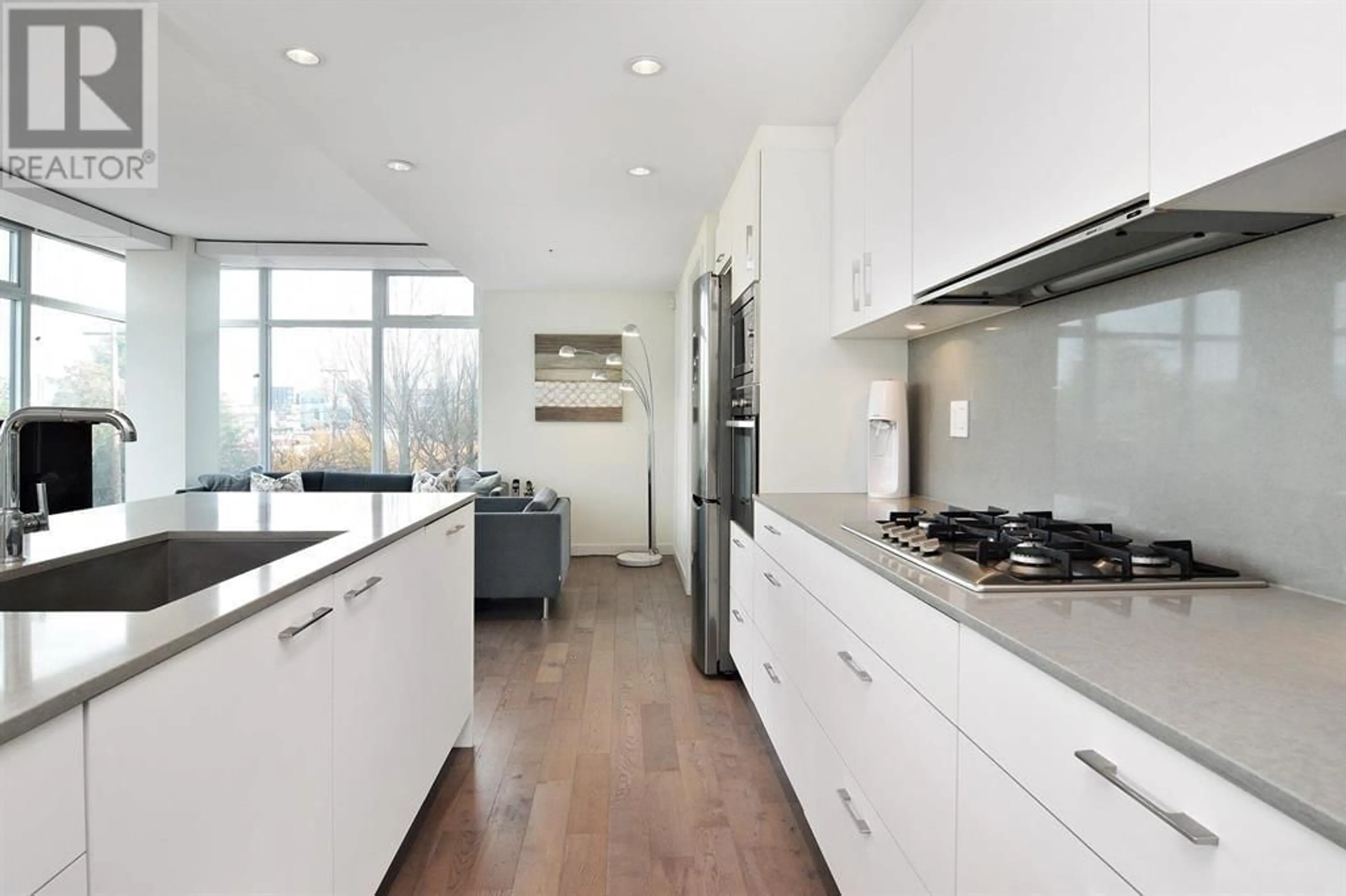 Contemporary kitchen, unknown for 308 - 728 8TH AVENUE, Vancouver British Columbia V5Z0B8