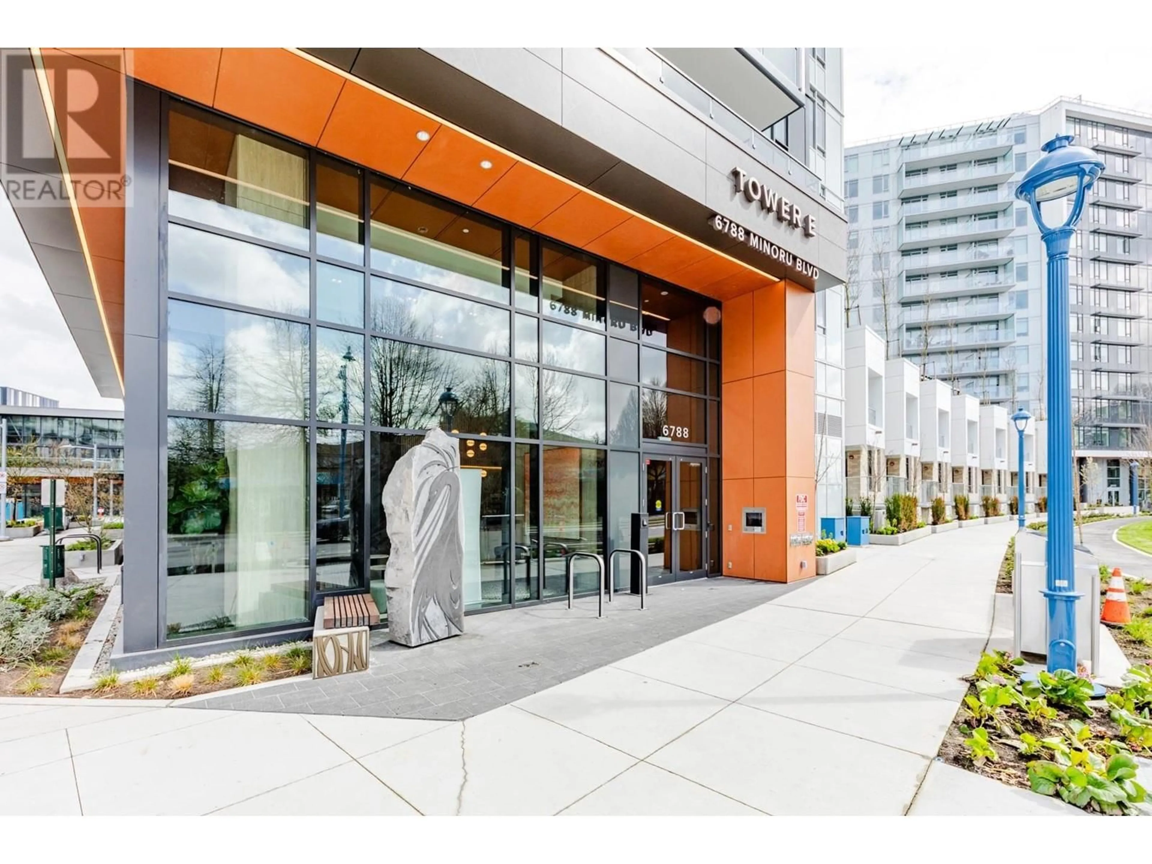 Indoor foyer for 203 - 6788 MINORU BOULEVARD, Richmond British Columbia V6Y0M6