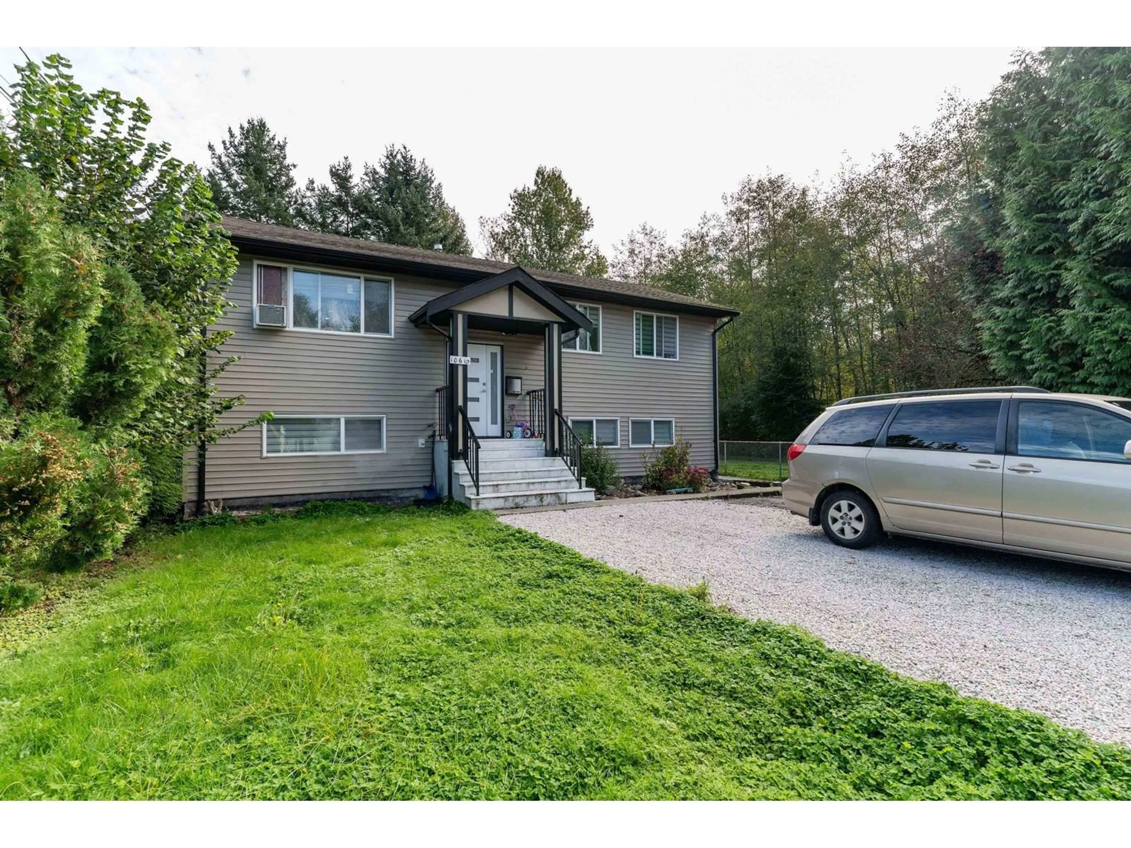 Unknown for 10610 141, Surrey British Columbia V3T4R4
