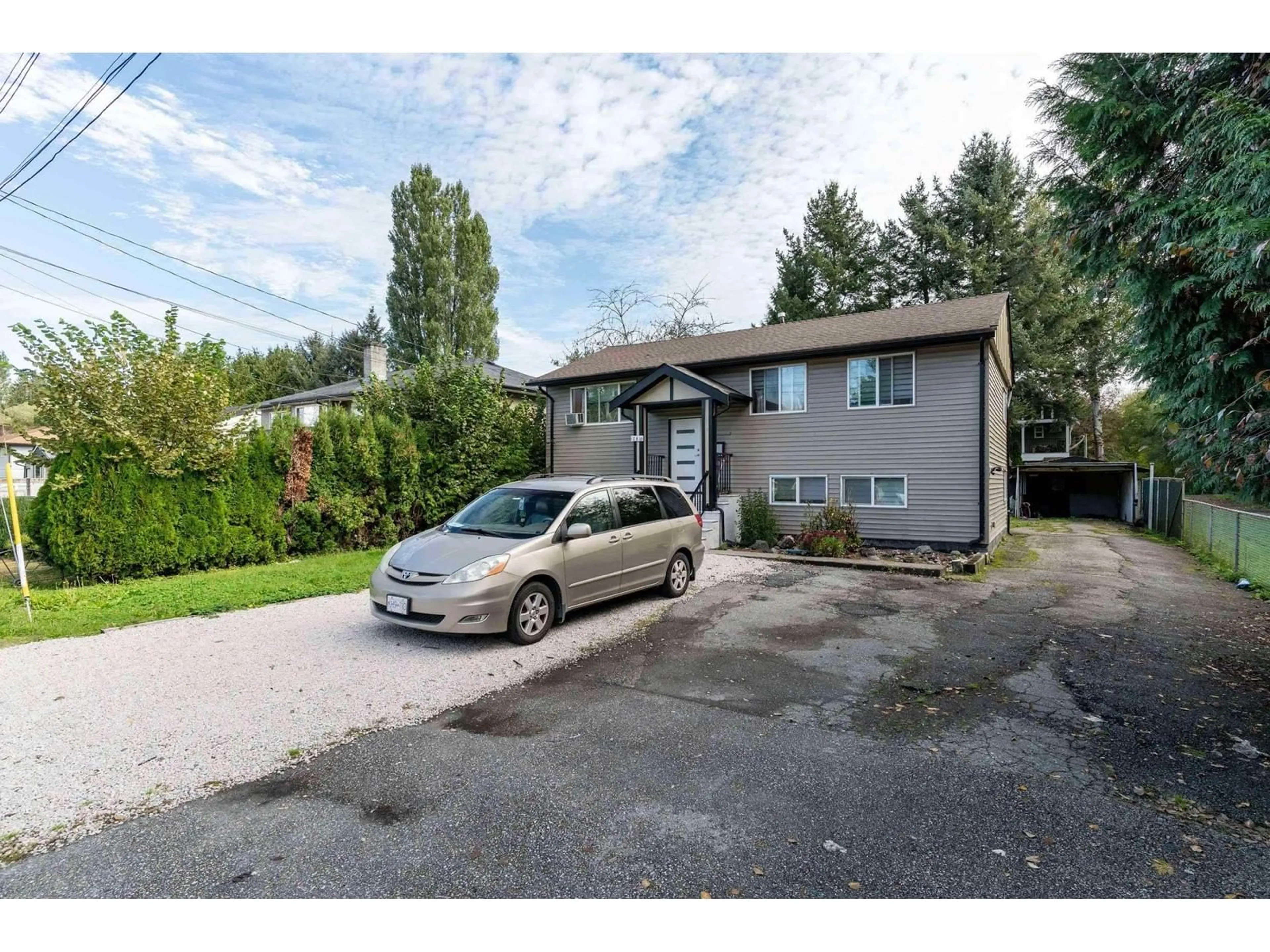Unknown for 10610 141, Surrey British Columbia V3T4R4