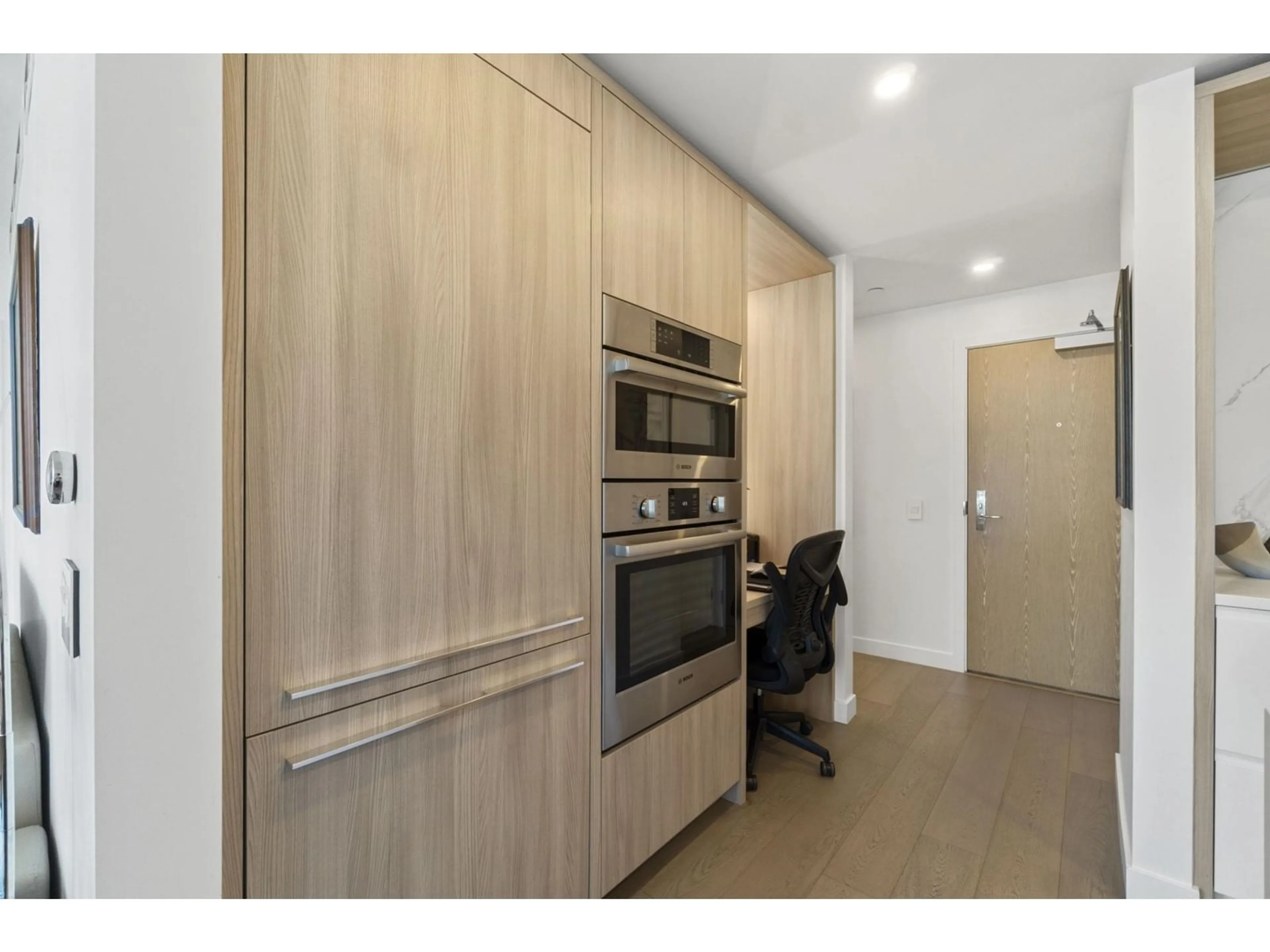 Standard kitchen, wood/laminate floor for 501 - 1441 JOHNSTON, White Rock British Columbia V4B3Z4
