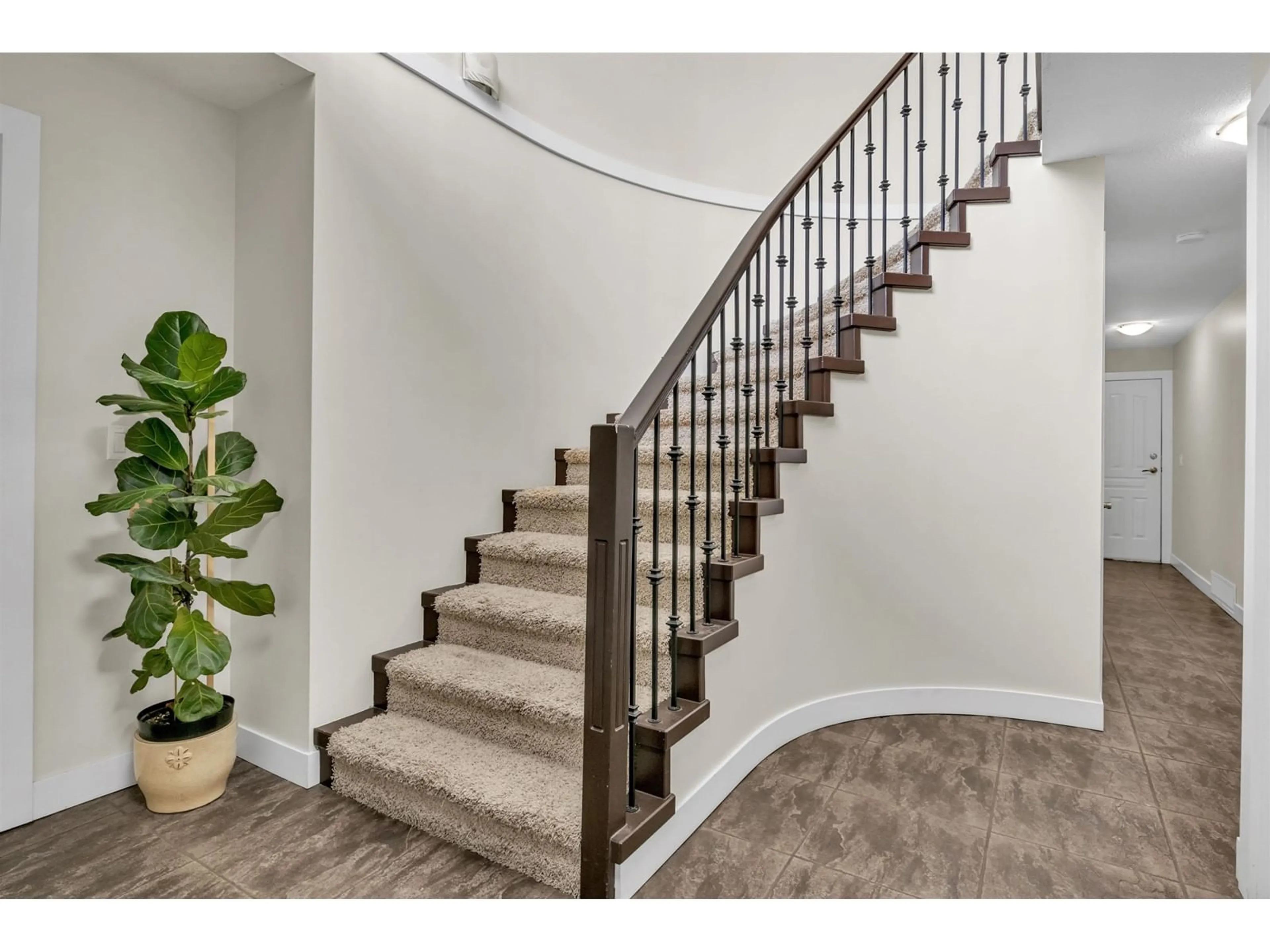 Stairs for 35835 HEATHERSTONE, Abbotsford British Columbia V3G1E6
