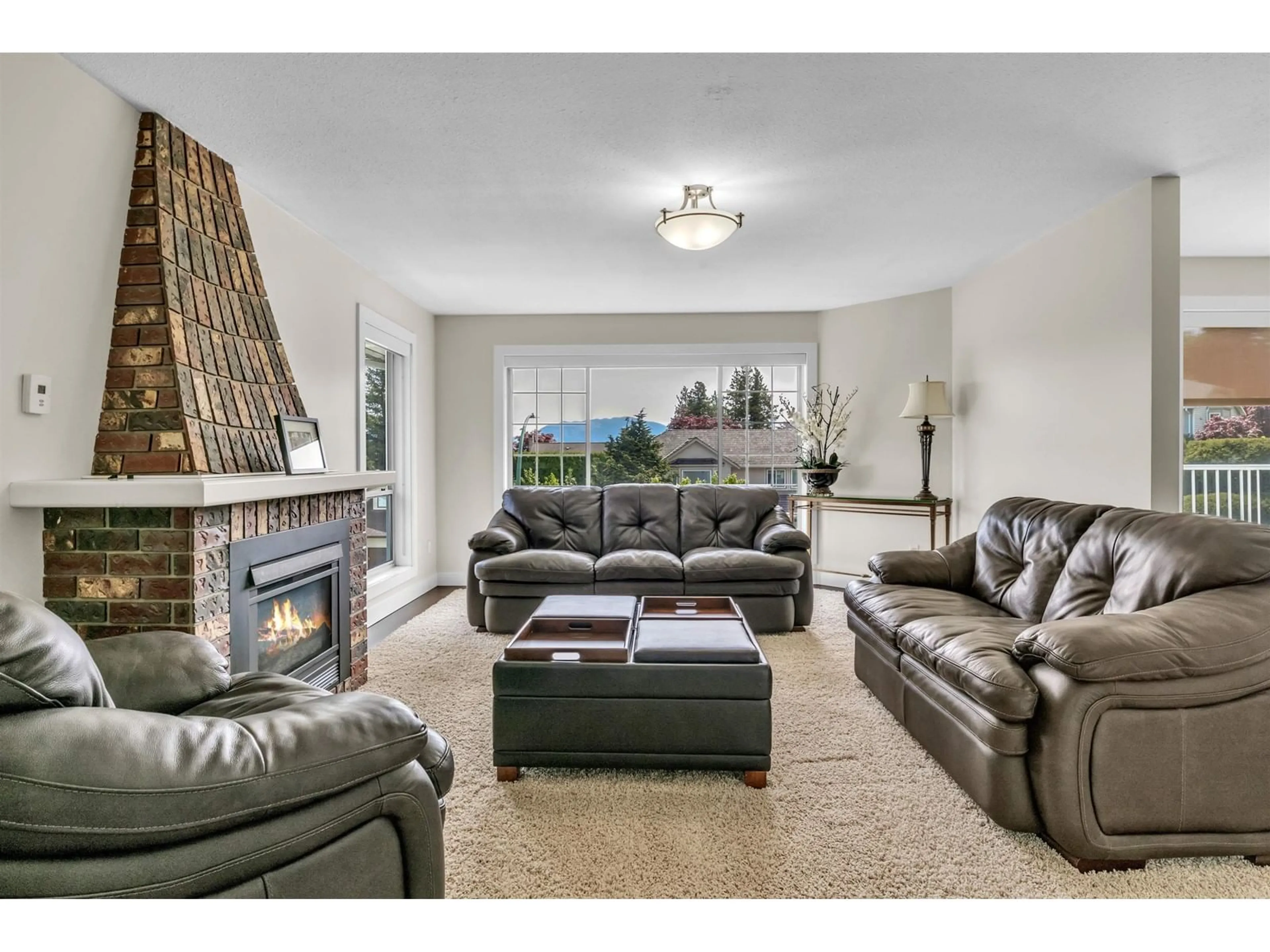 Living room with furniture, unknown for 35835 HEATHERSTONE, Abbotsford British Columbia V3G1E6