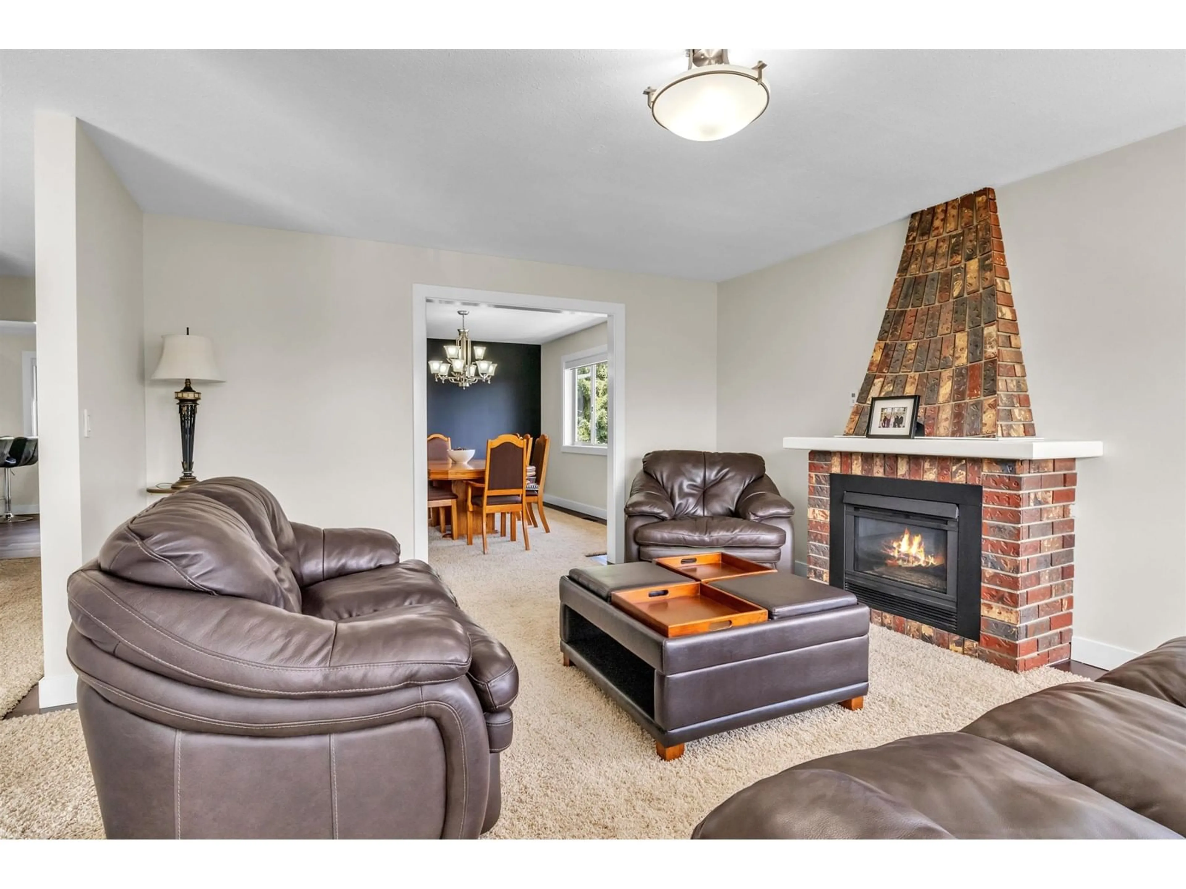 Living room with furniture, unknown for 35835 HEATHERSTONE, Abbotsford British Columbia V3G1E6