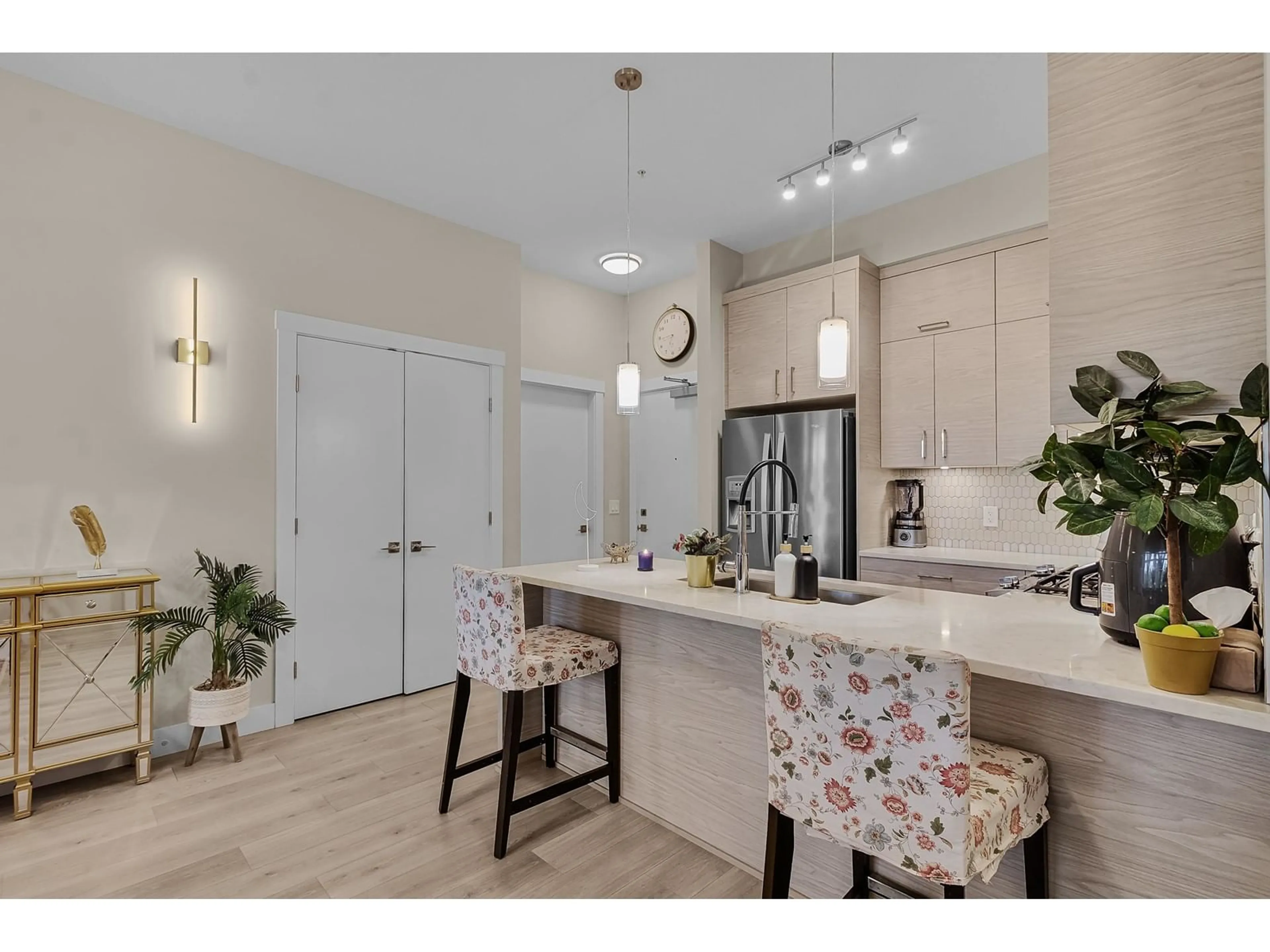 Open concept kitchen, unknown for 219 - 2120 GLADWIN, Abbotsford British Columbia V2S0L7