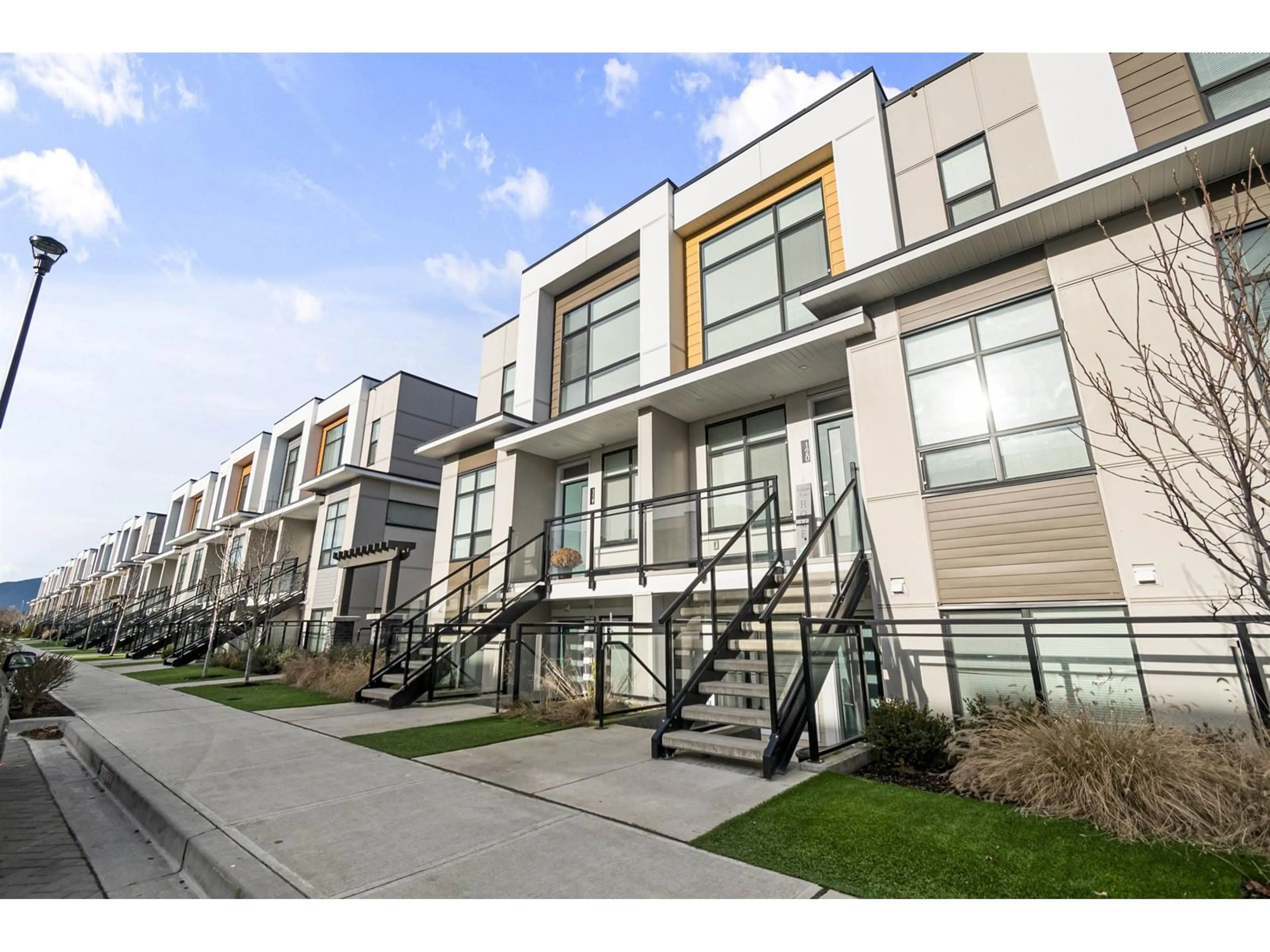 Patio, street for 120 - 46150 THOMAS ROAD, Chilliwack British Columbia V2R6B3