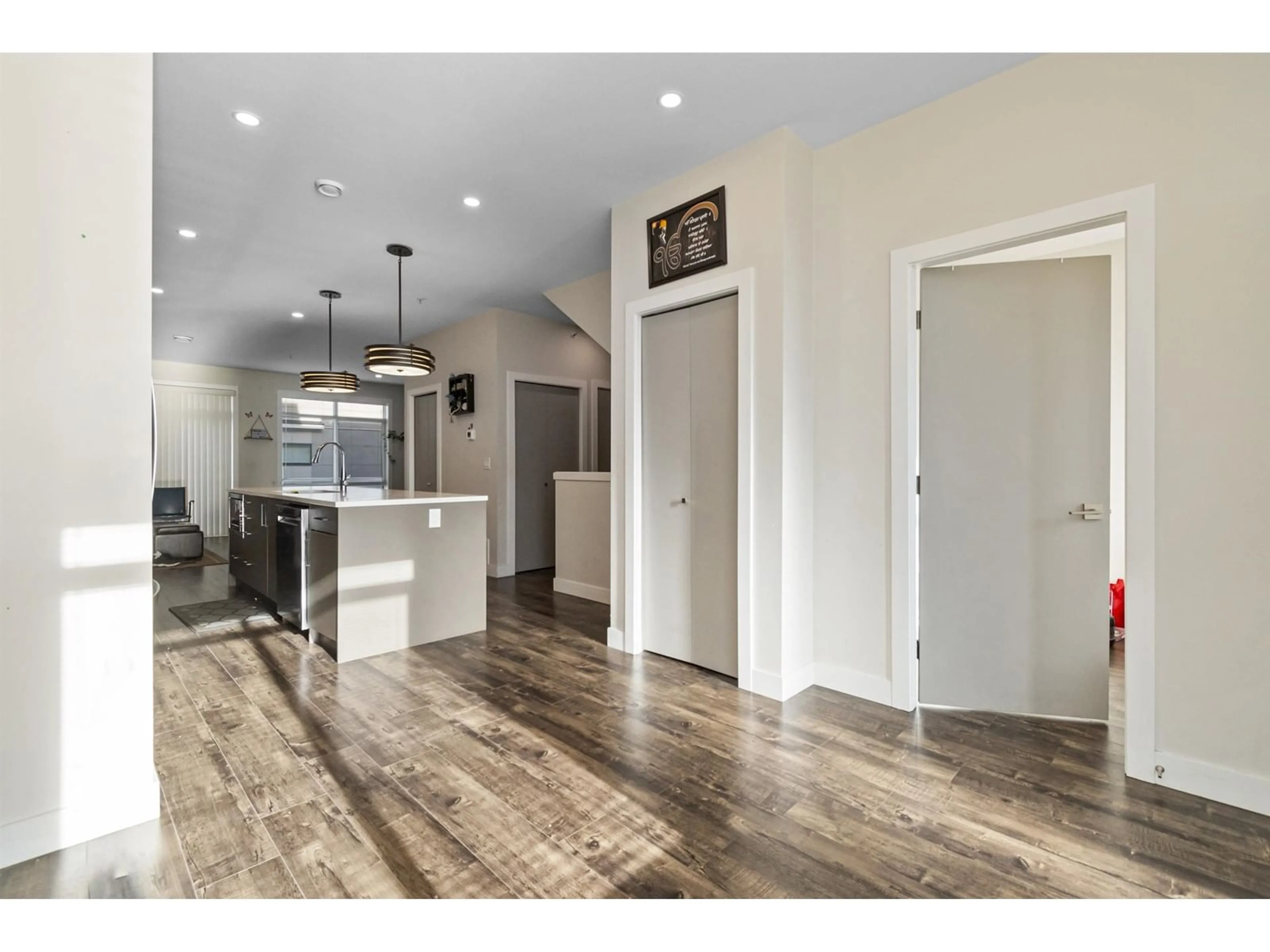 Open concept kitchen, wood/laminate floor for 120 - 46150 THOMAS ROAD, Chilliwack British Columbia V2R6B3