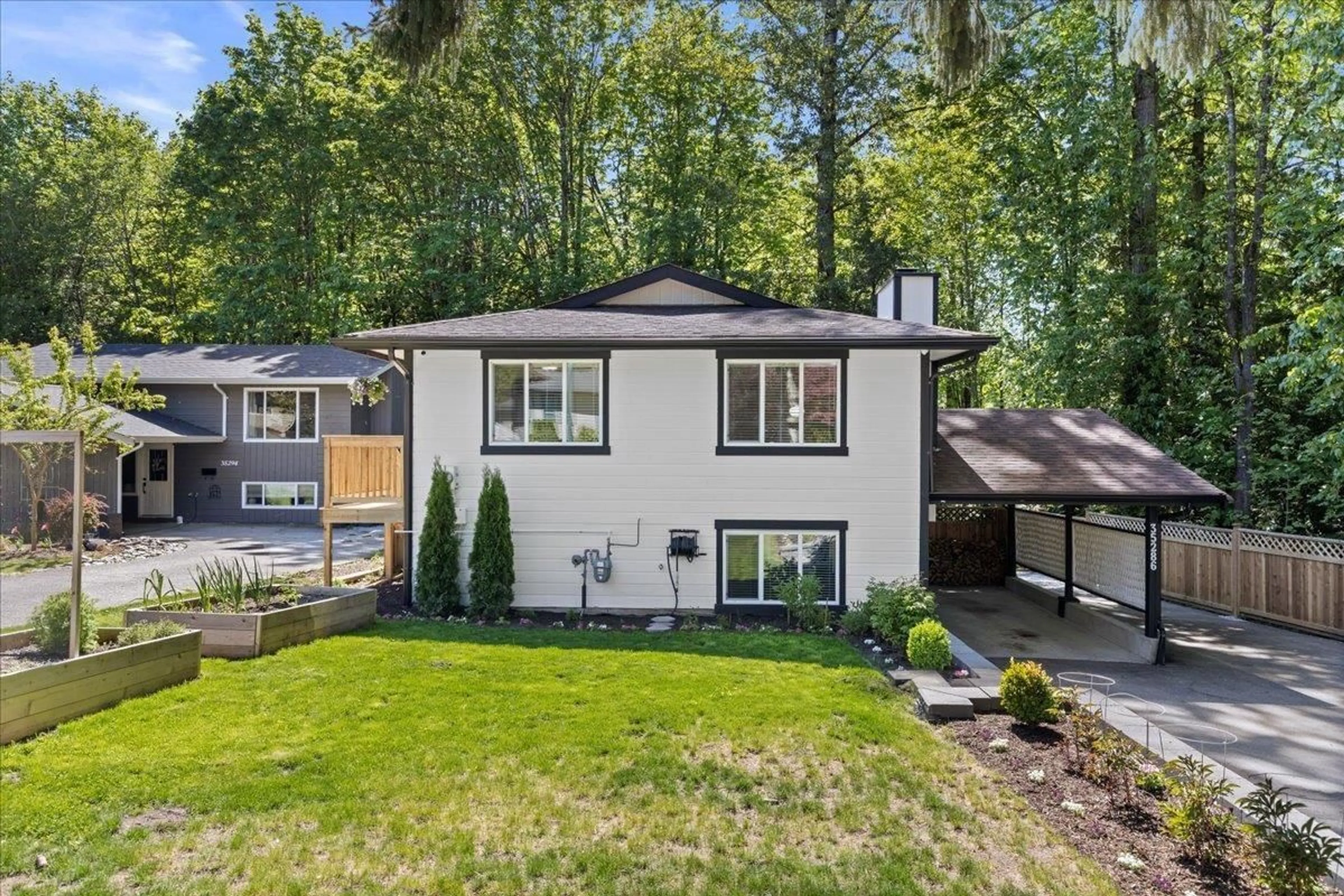 Home with vinyl exterior material, unknown for 35286 SELKIRK, Abbotsford British Columbia V2S8L2
