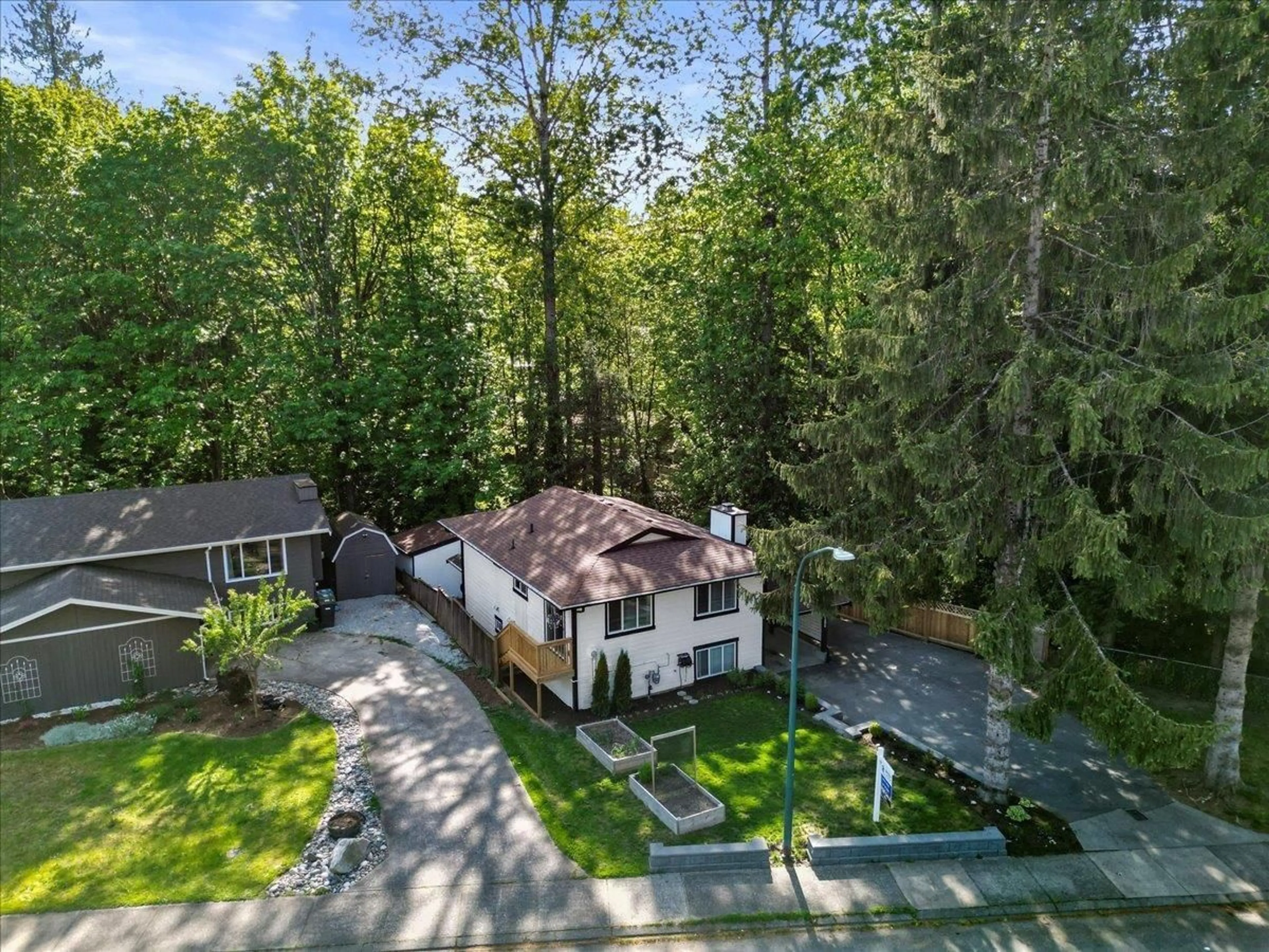A pic from outside/outdoor area/front of a property/back of a property/a pic from drone, forest/trees view for 35286 SELKIRK, Abbotsford British Columbia V2S8L2