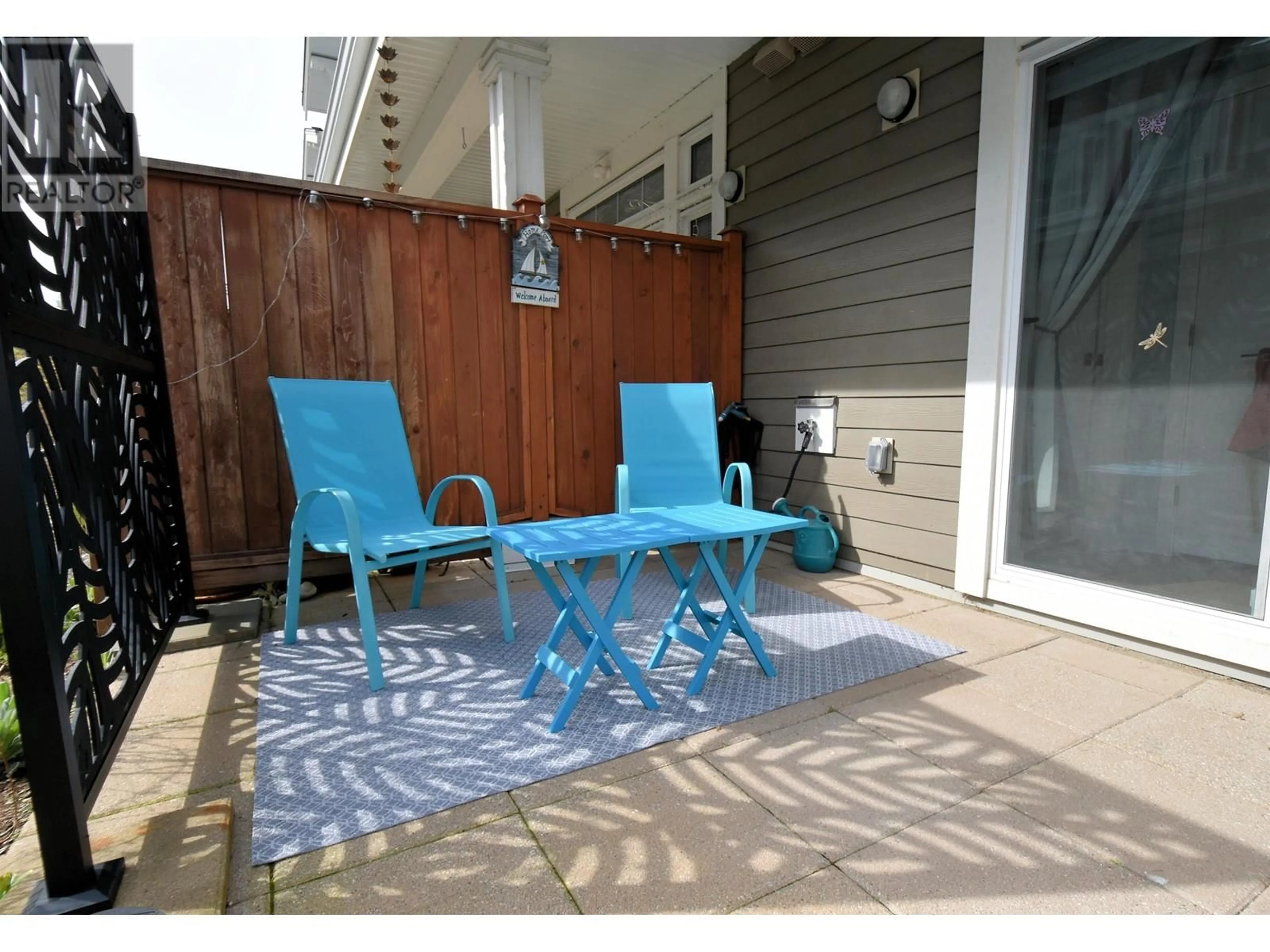 Patio, street for 5978 BEACHGATE LANE, Sechelt British Columbia V7Z0S2