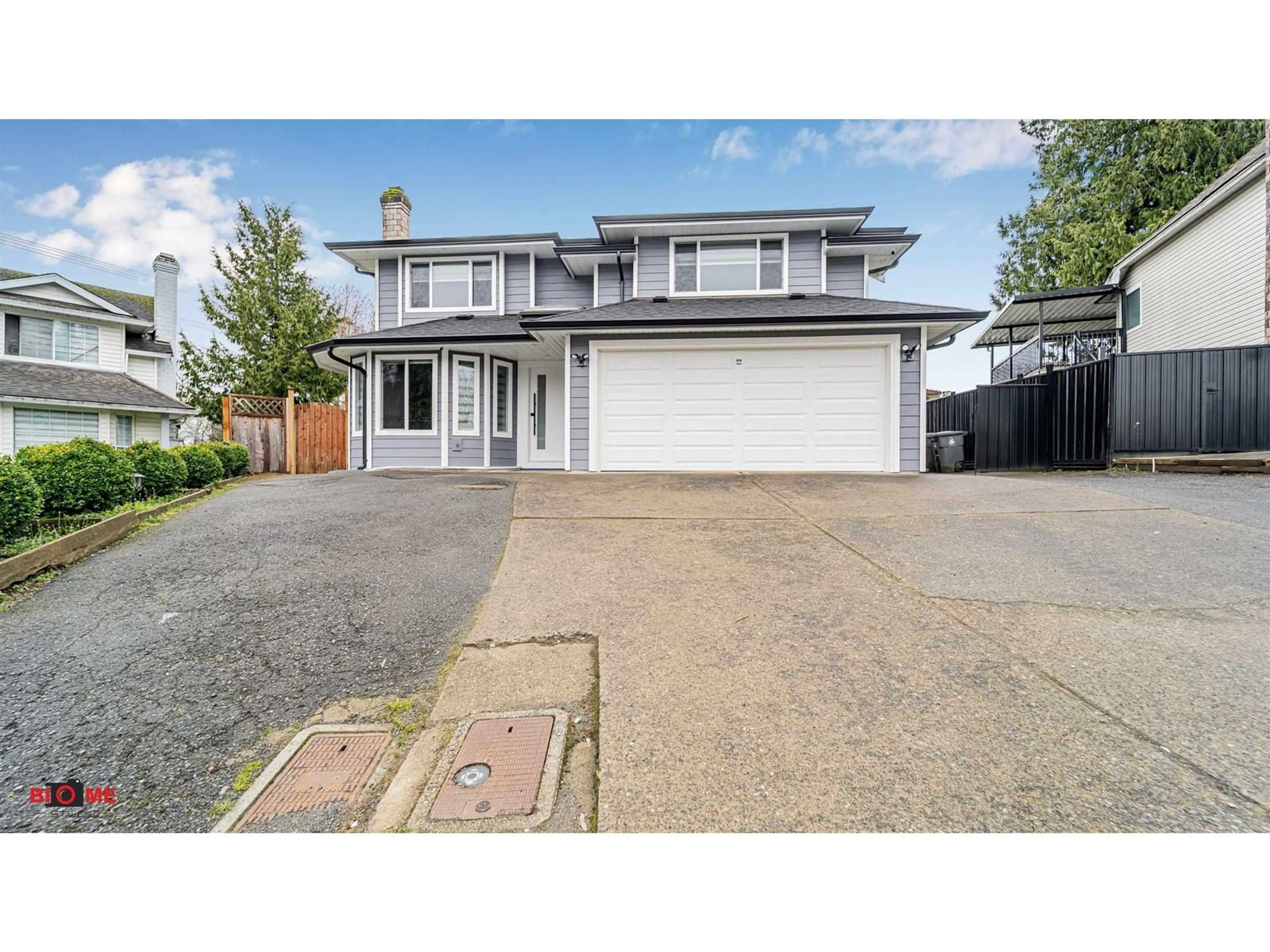A pic from outside/outdoor area/front of a property/back of a property/a pic from drone, street for 12478 69, Surrey British Columbia V3W0L7