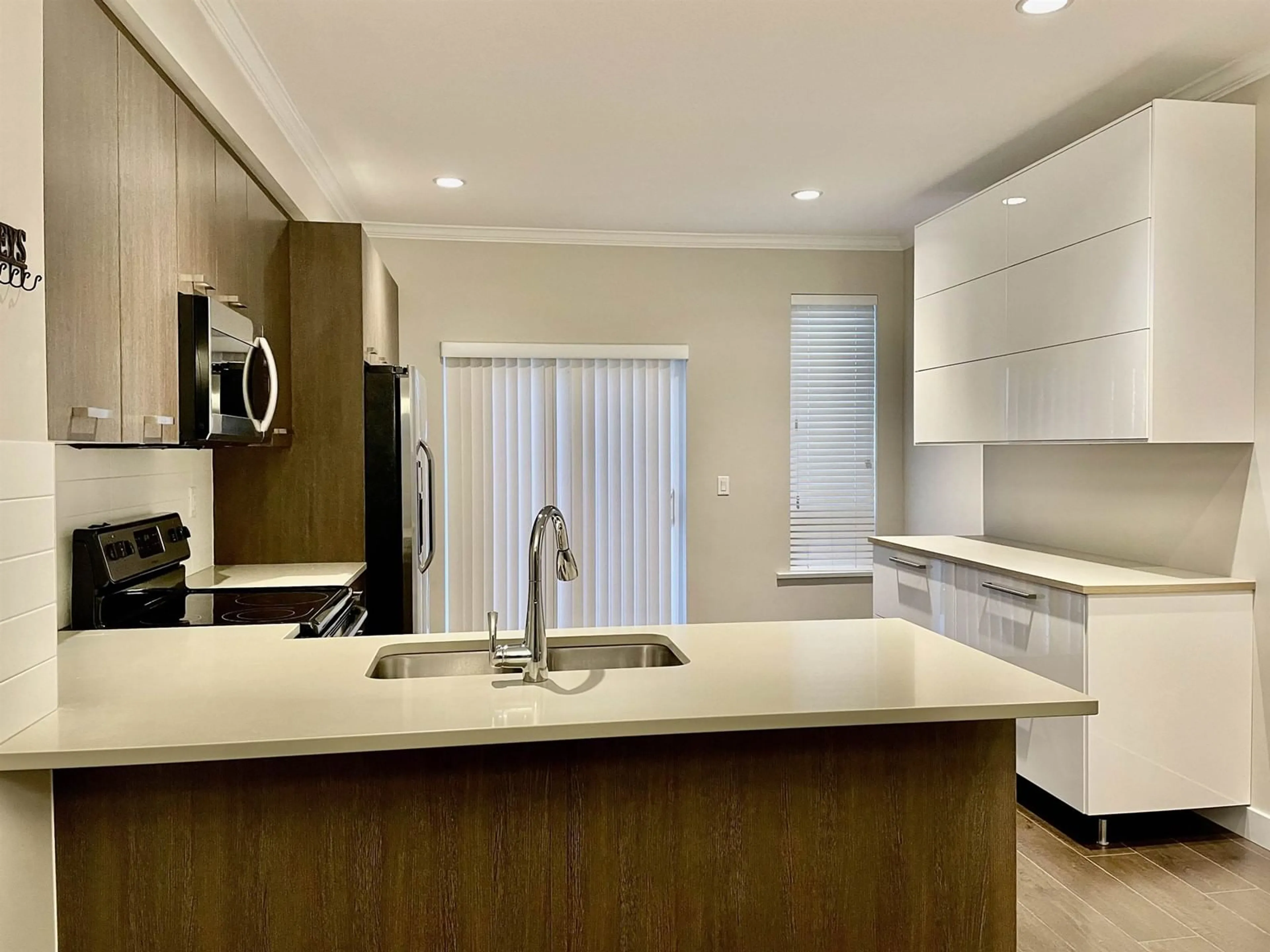 Open concept kitchen, unknown for 122 - 5888 144, Surrey British Columbia V3X0G8