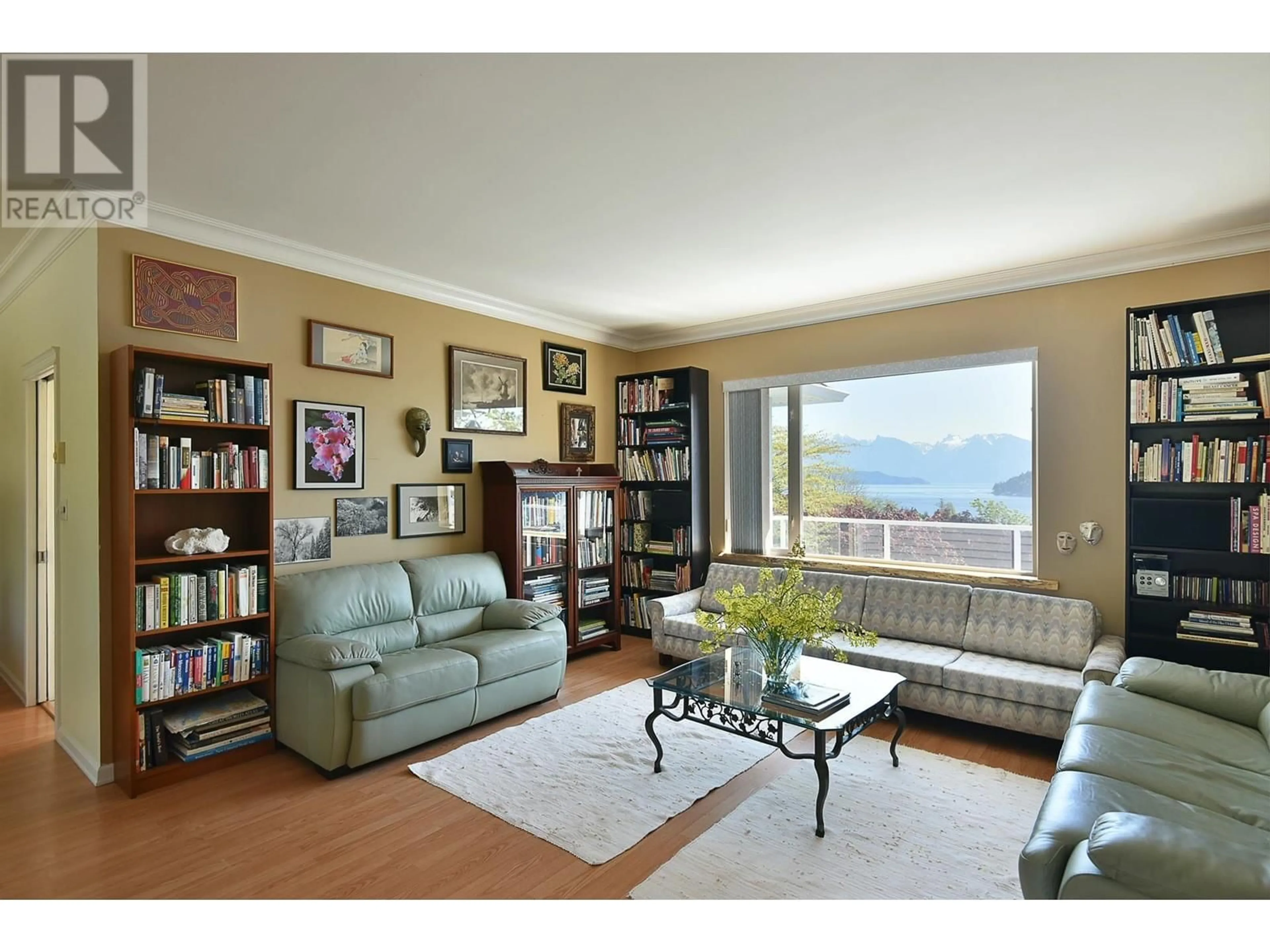 Living room with furniture, unknown for 590-592 FLETCHER ROAD, Gibsons British Columbia V0N1V9