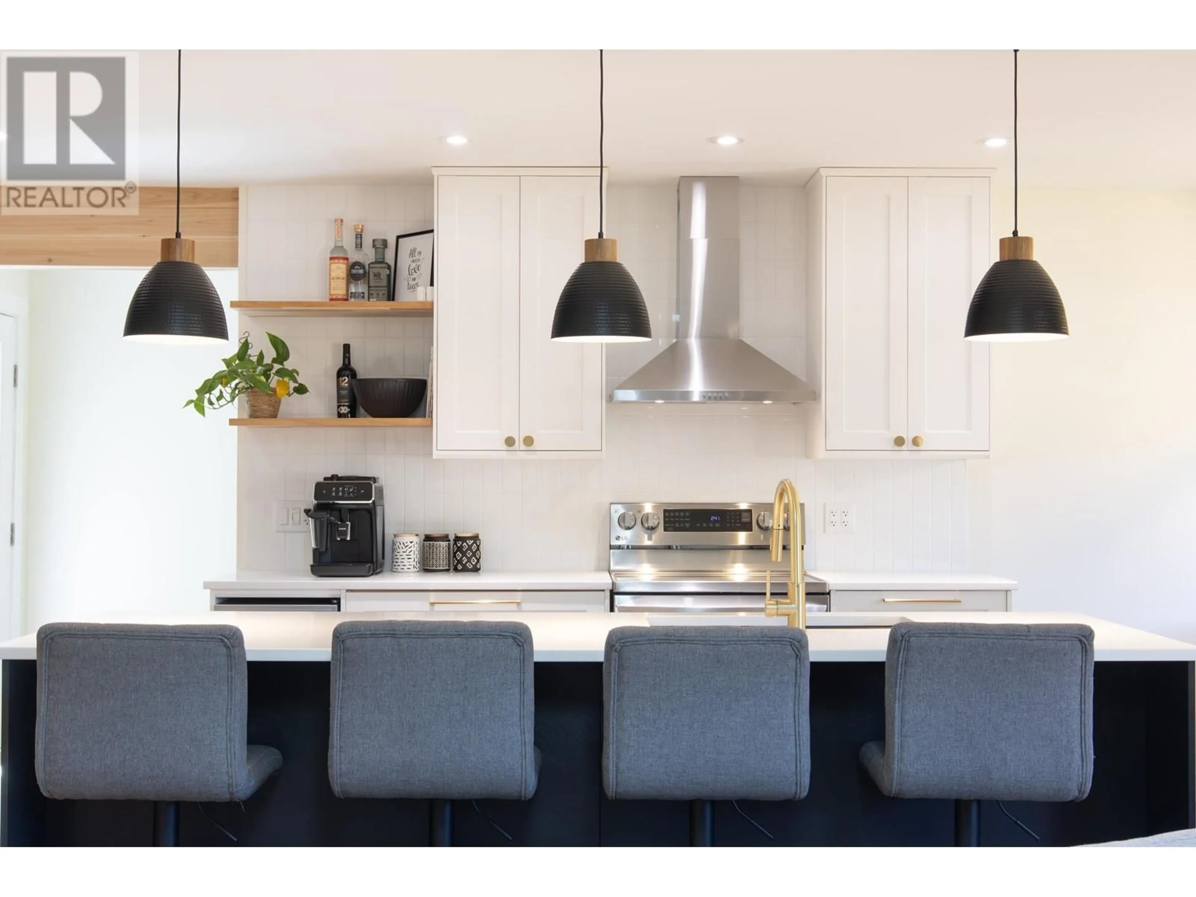 Contemporary kitchen, unknown for 38124 GUILFORD DRIVE, Squamish British Columbia V8B0X4