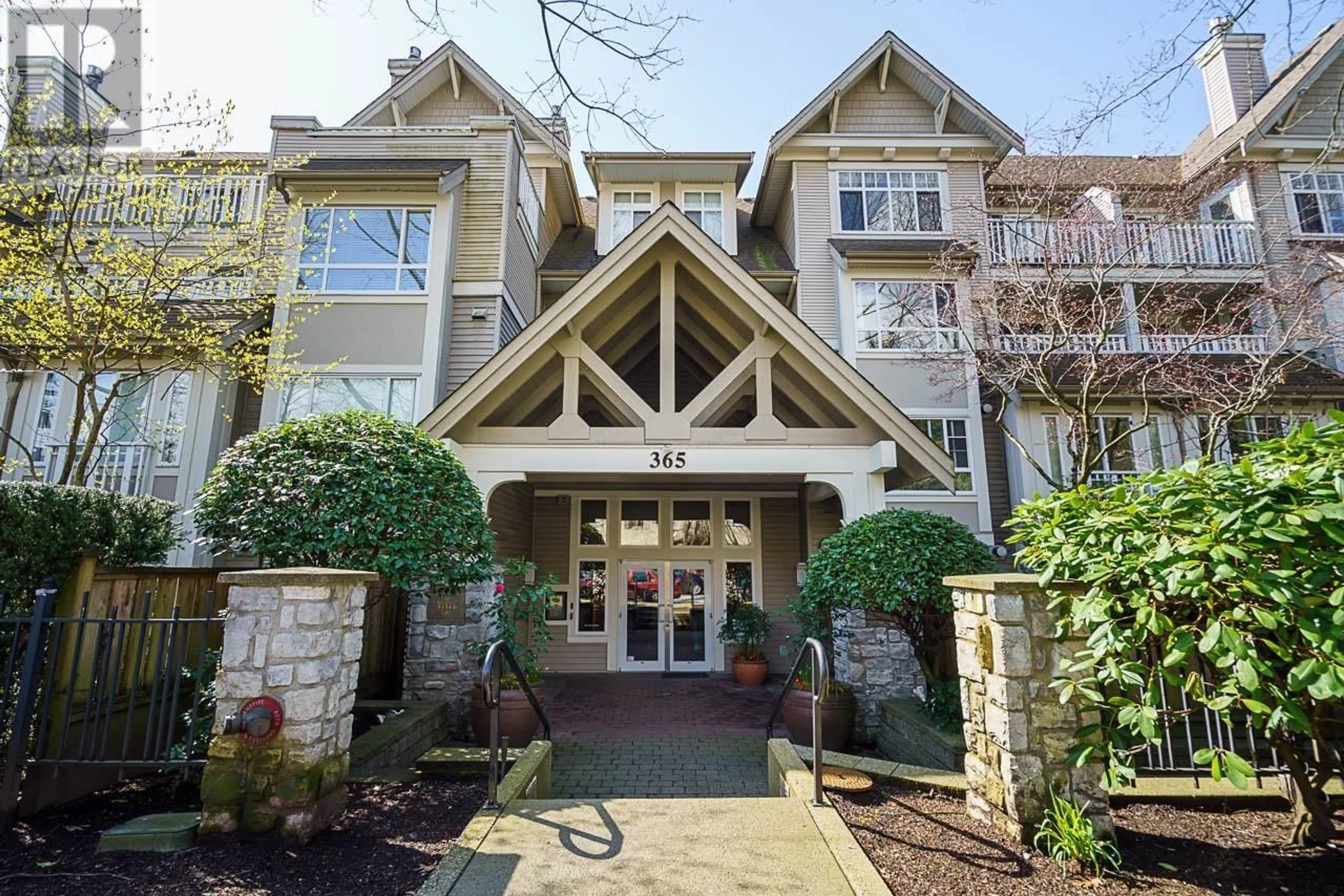 Indoor foyer for 409 - 365 1ST STREET, North Vancouver British Columbia V7L4W5