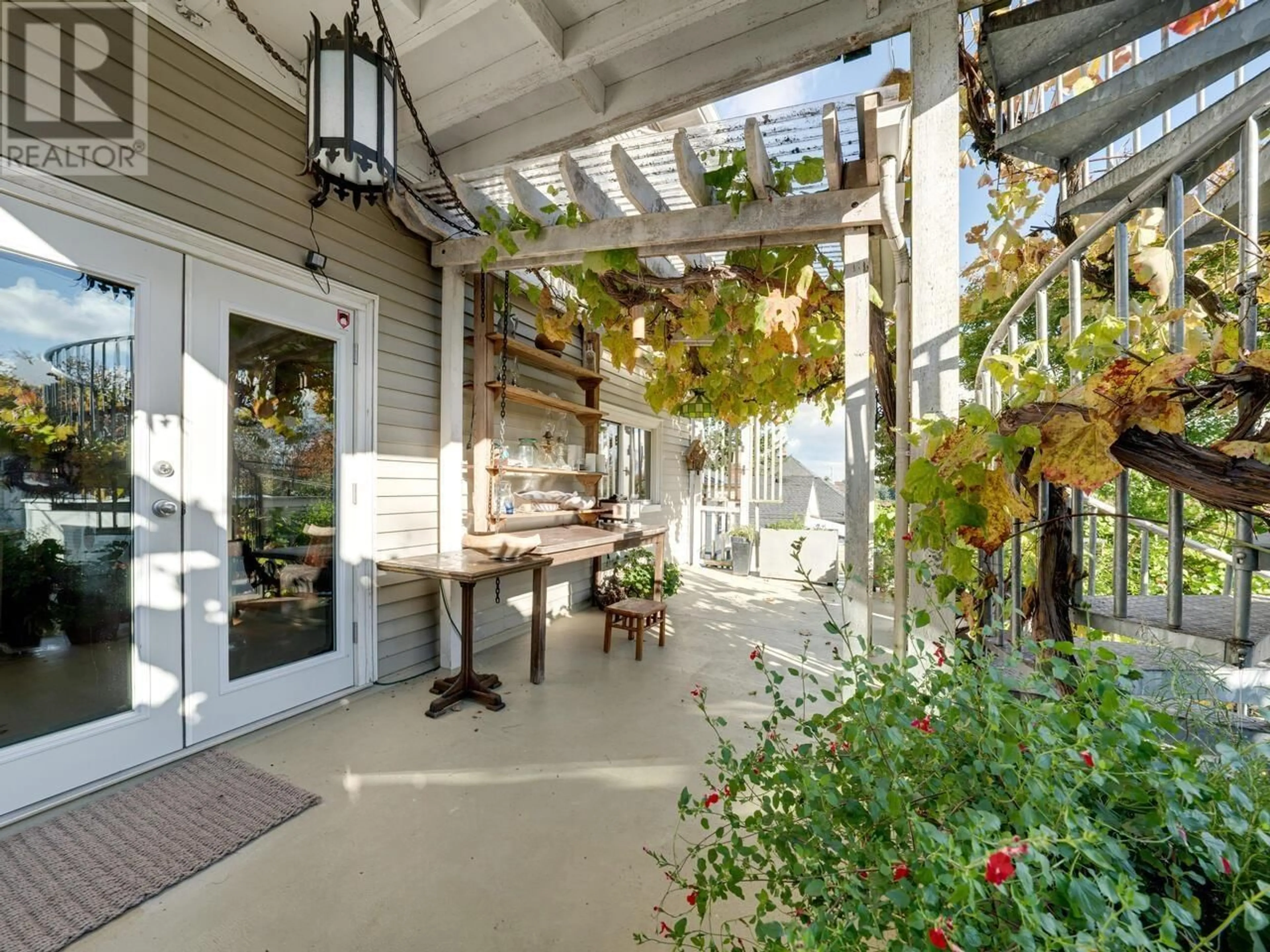 Patio, street for 830 14TH AVENUE, Vancouver British Columbia V5T2N6