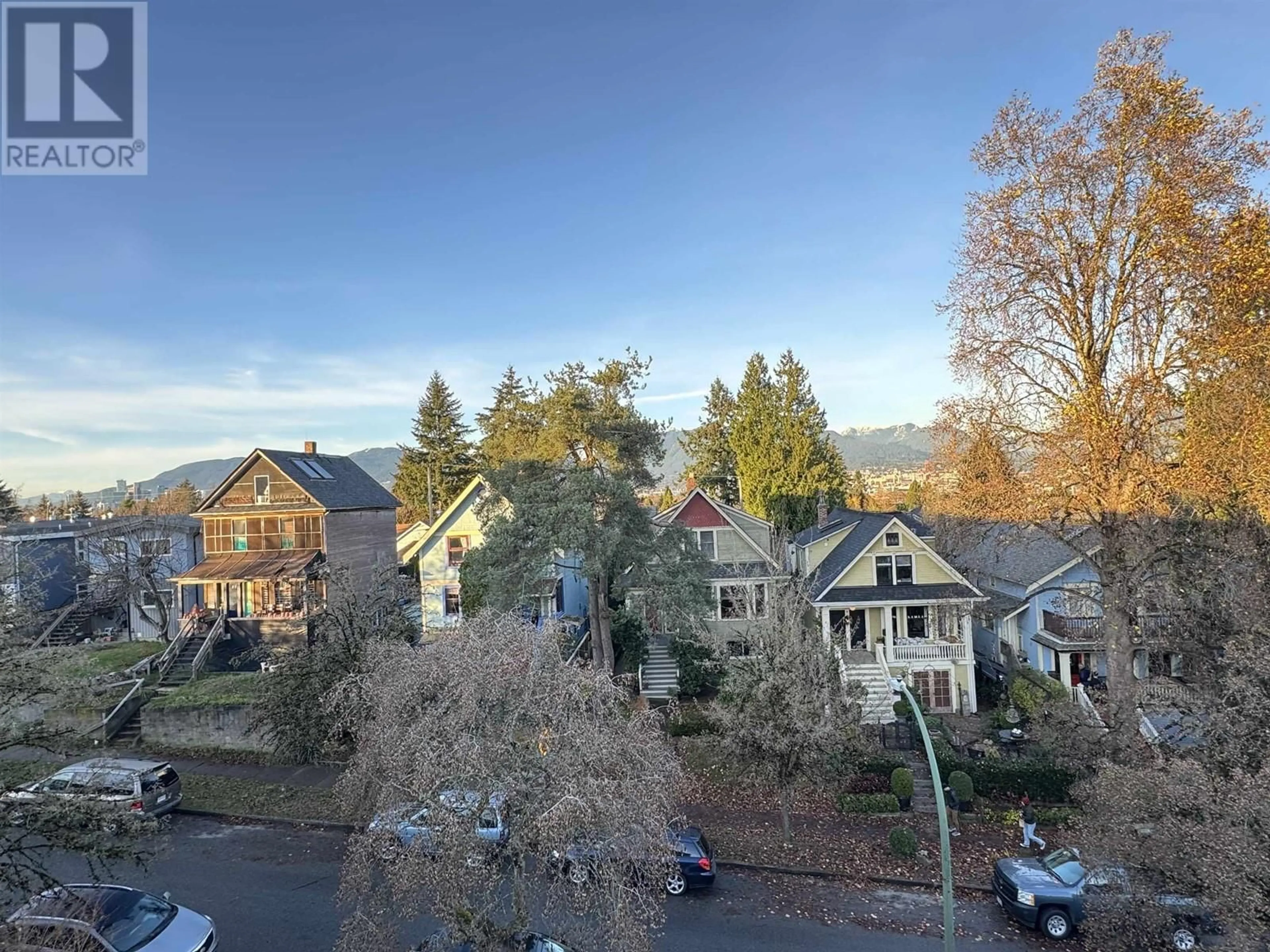 A pic from outside/outdoor area/front of a property/back of a property/a pic from drone, mountain view for 830 14TH AVENUE, Vancouver British Columbia V5T2N6