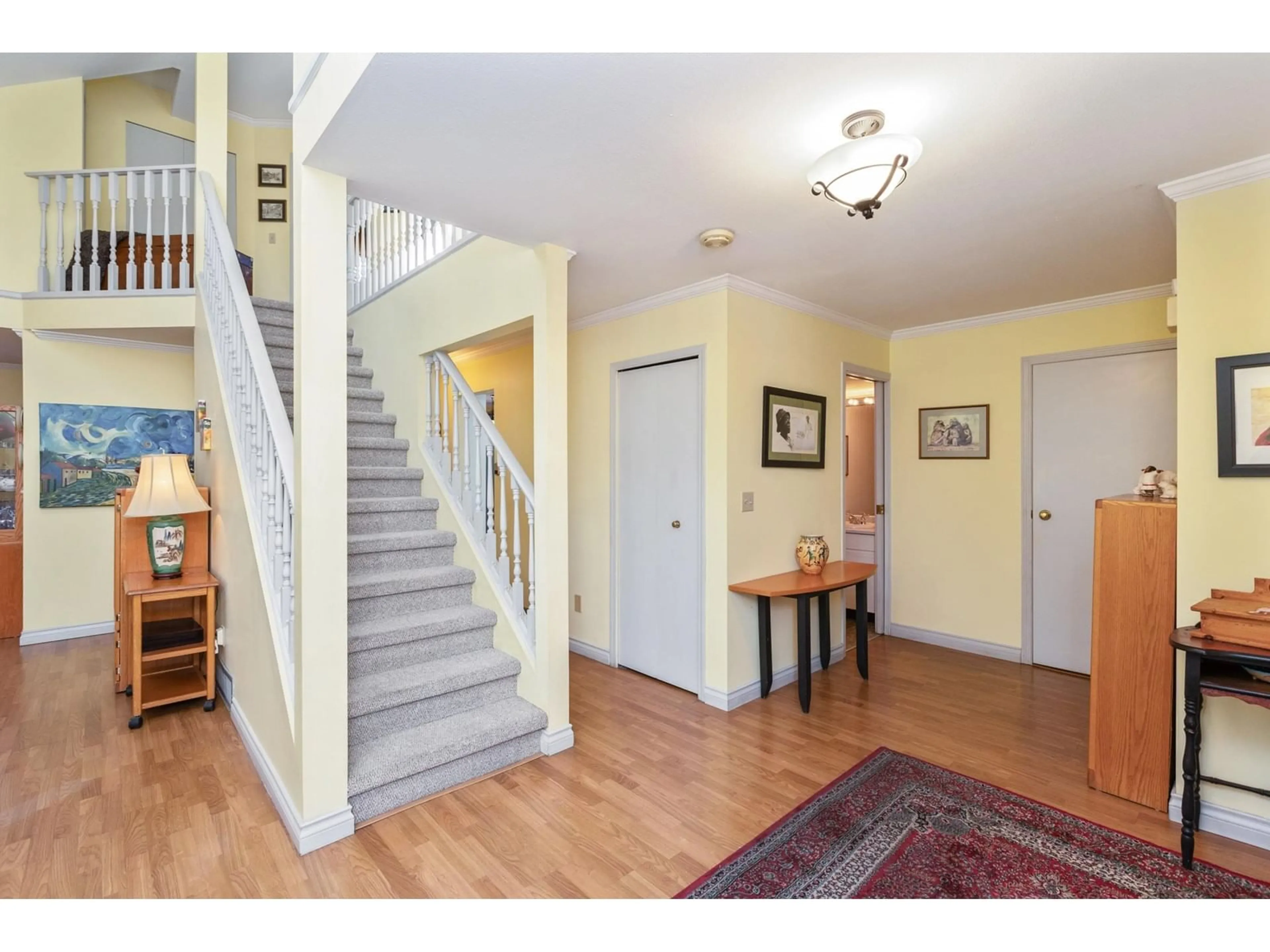 Indoor foyer for 102 - 1744 128, Surrey British Columbia V4A3V4
