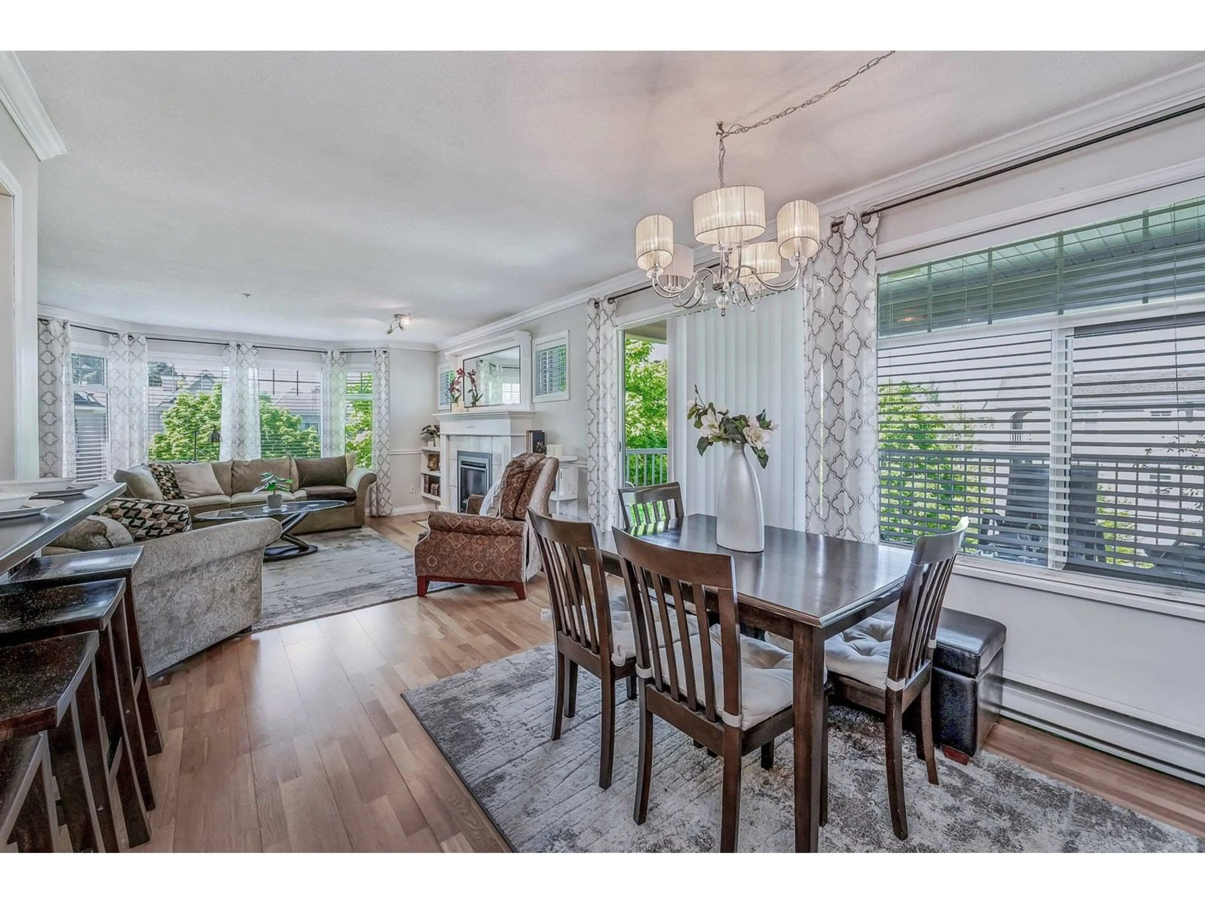 Dining room, wood/laminate floor for 305 - 20894 57, Langley British Columbia V3A8M7