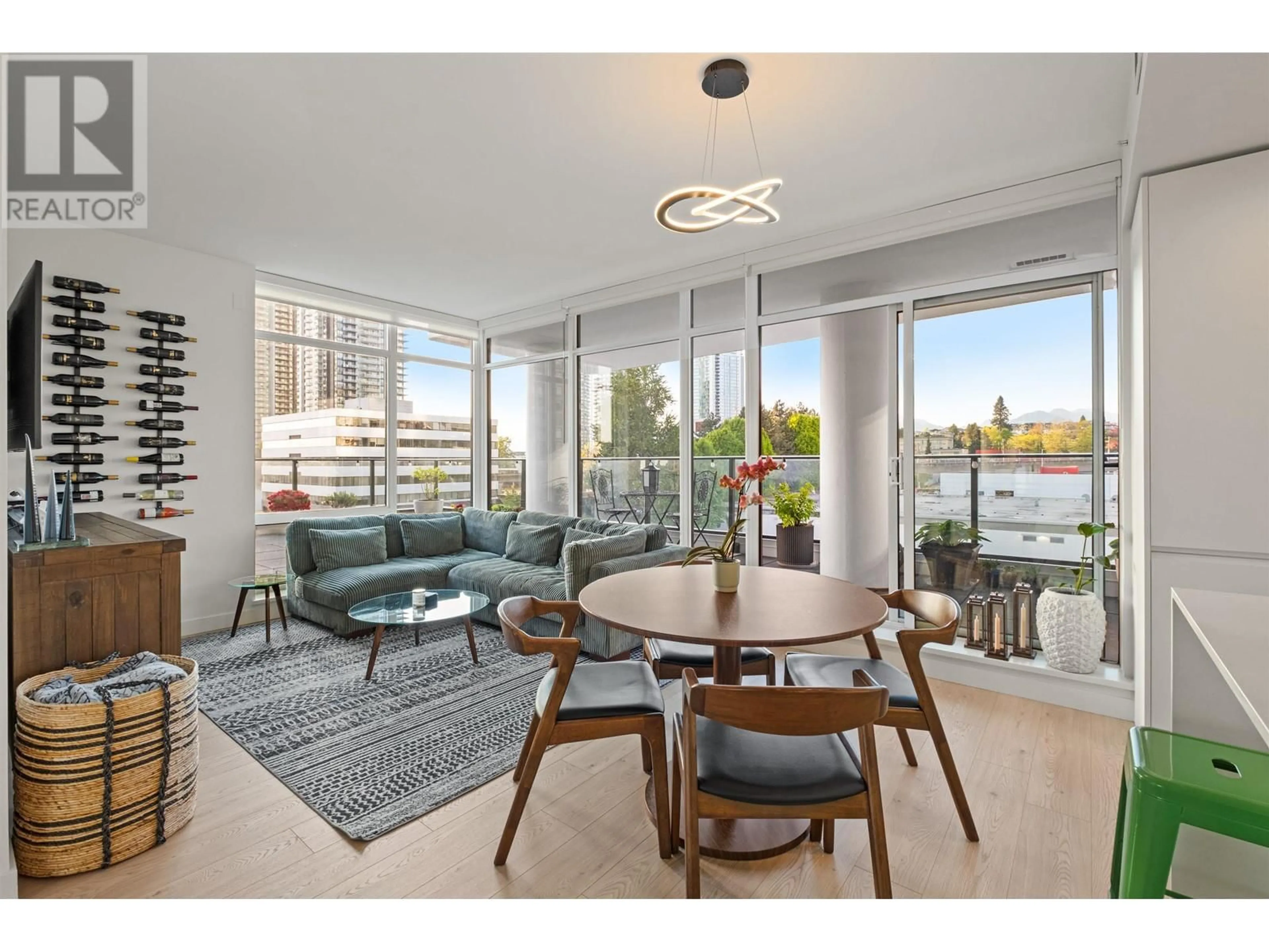 Living room with furniture, unknown for 504 - 2181 MADISON AVENUE, Burnaby British Columbia V5C0N4