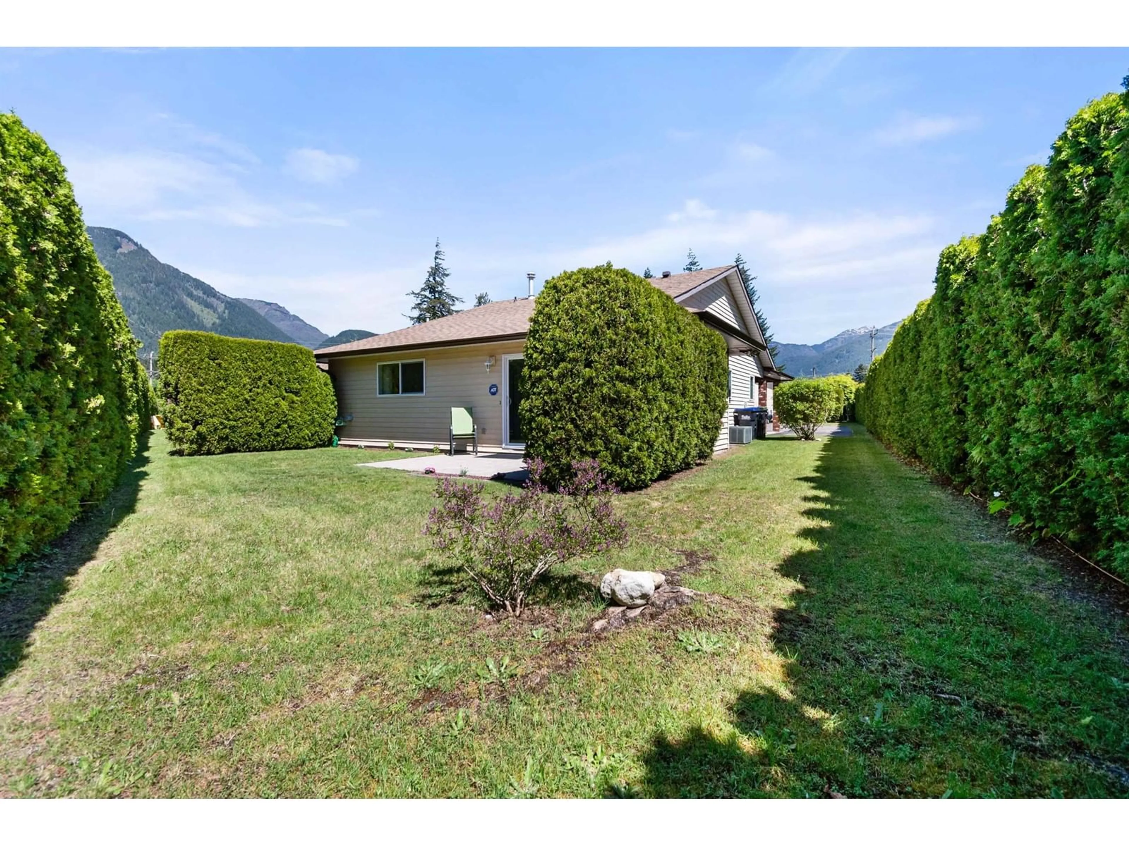 A pic from outside/outdoor area/front of a property/back of a property/a pic from drone, mountain view for H - 420 RUPERT STREET, Hope British Columbia V0X1L0