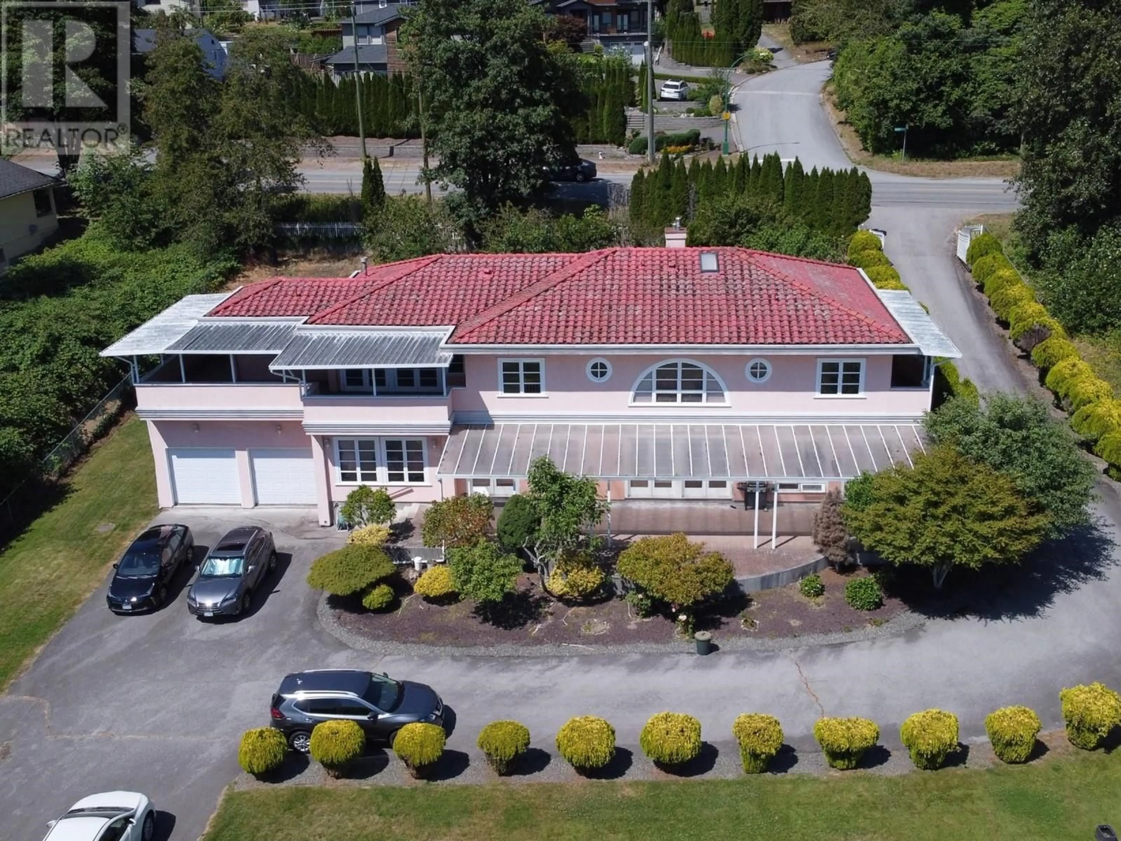 A pic from outside/outdoor area/front of a property/back of a property/a pic from drone, building for 4828 MARINE DRIVE, Burnaby British Columbia V5J3G6