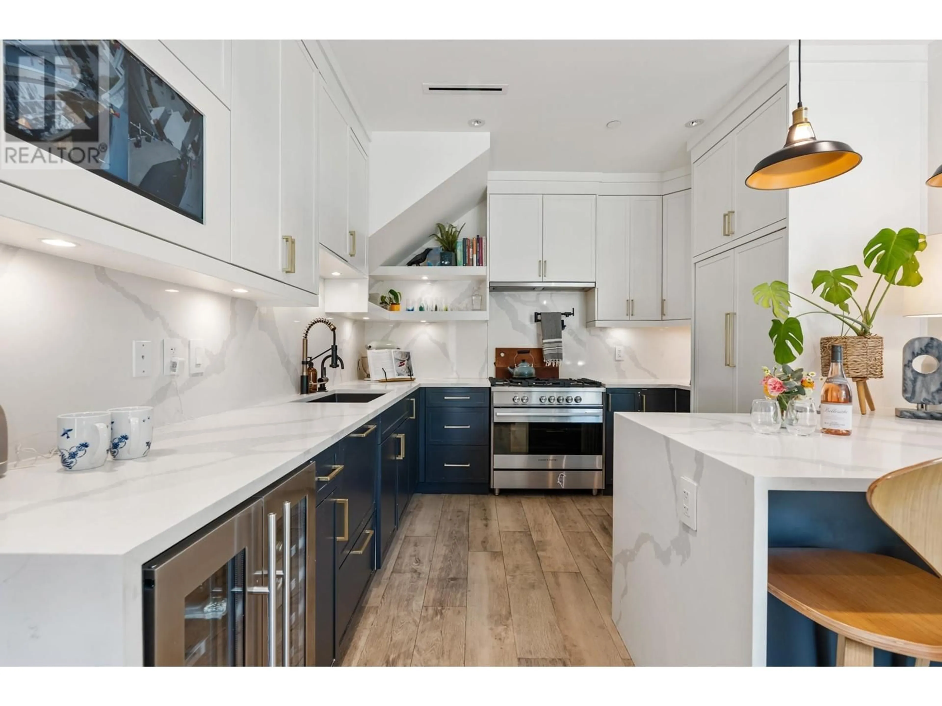 Open concept kitchen, ceramic/tile floor for 3437 FRANKLIN STREET, Vancouver British Columbia V5K1Y4